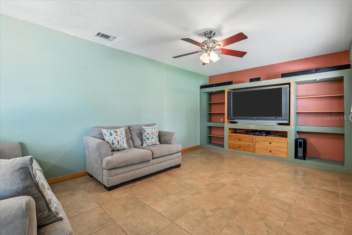 Image 6 of 47 For 1071 Roberta Street