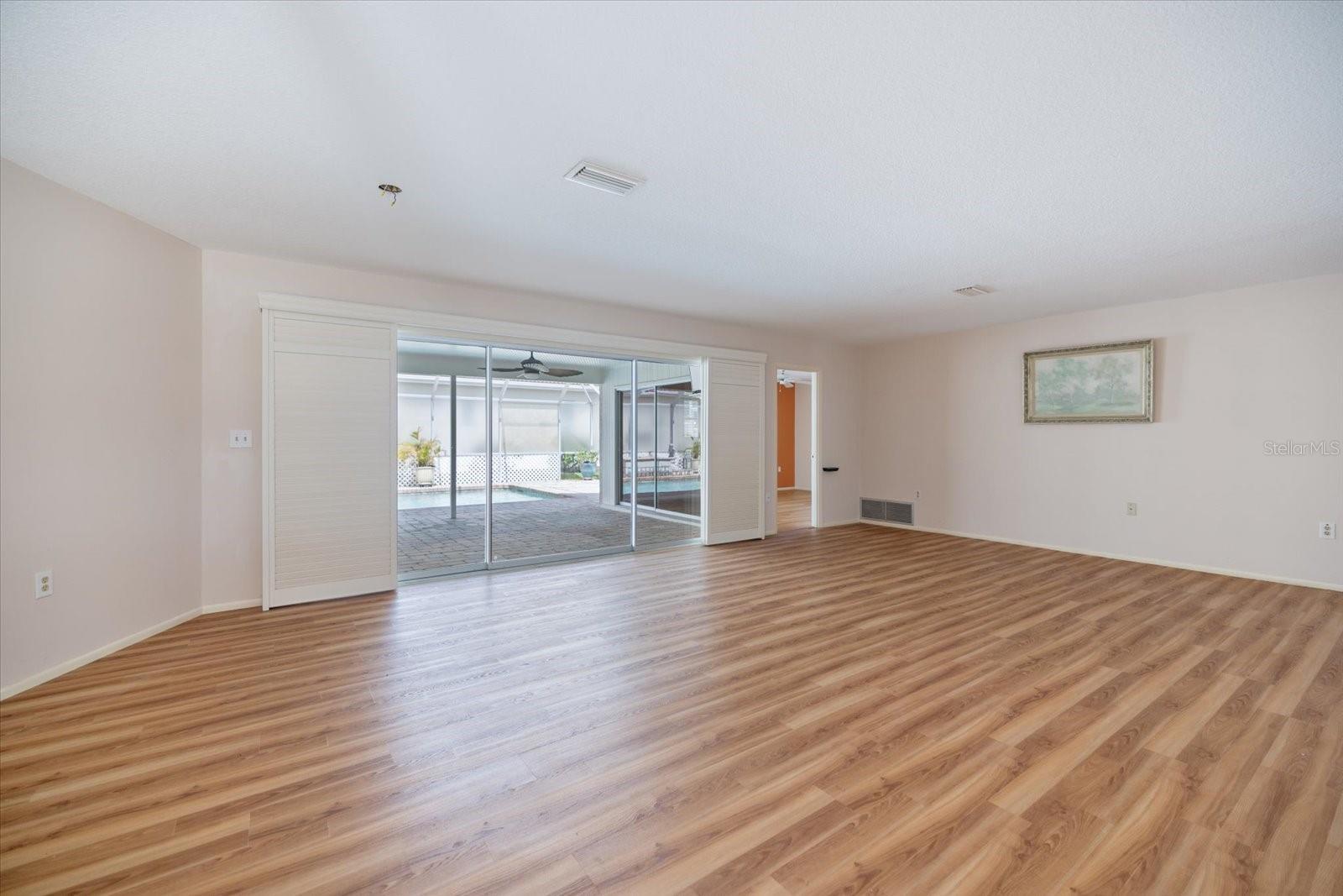 Image 12 of 67 For 315 Park Boulevard N