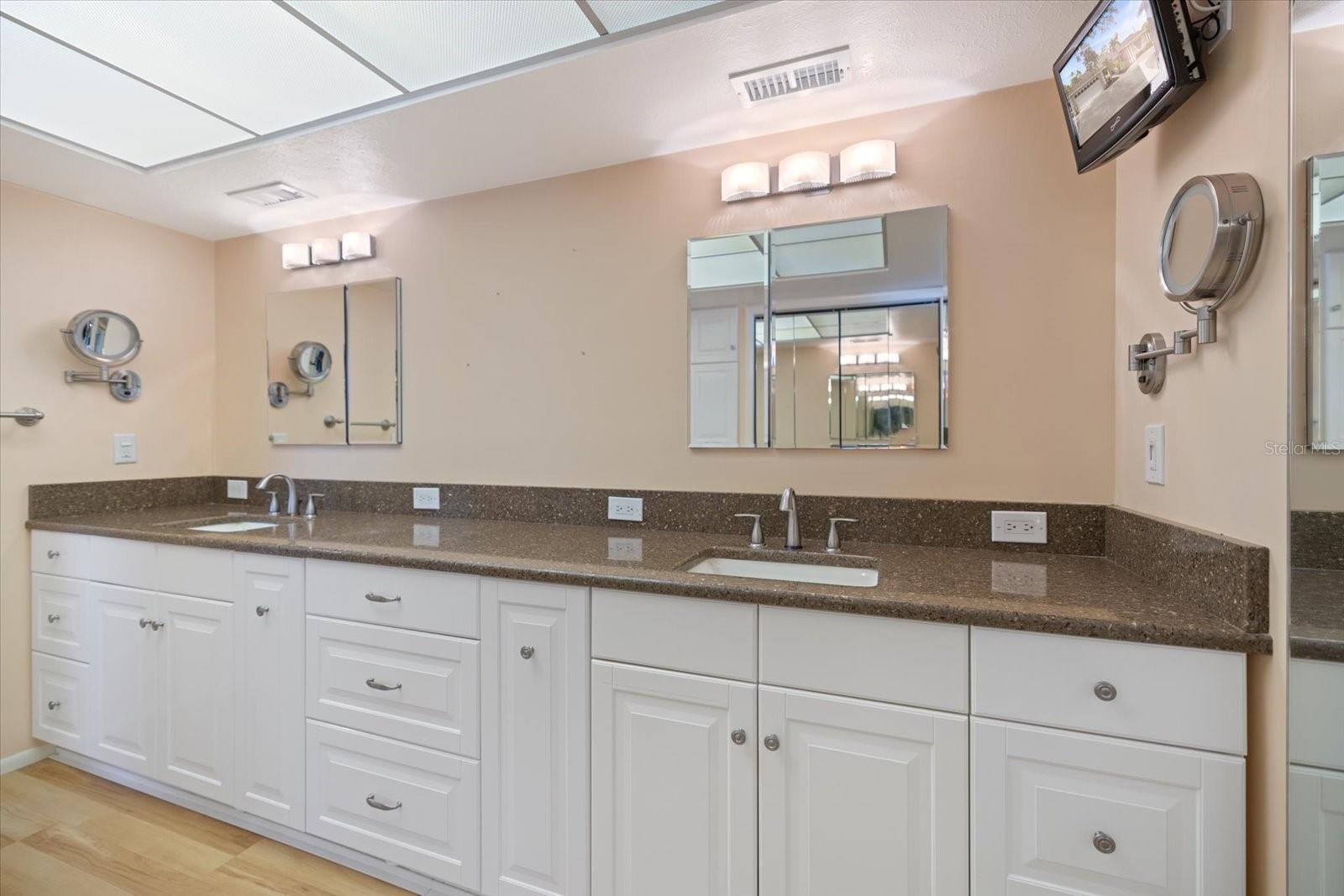 Image 17 of 67 For 315 Park Boulevard N
