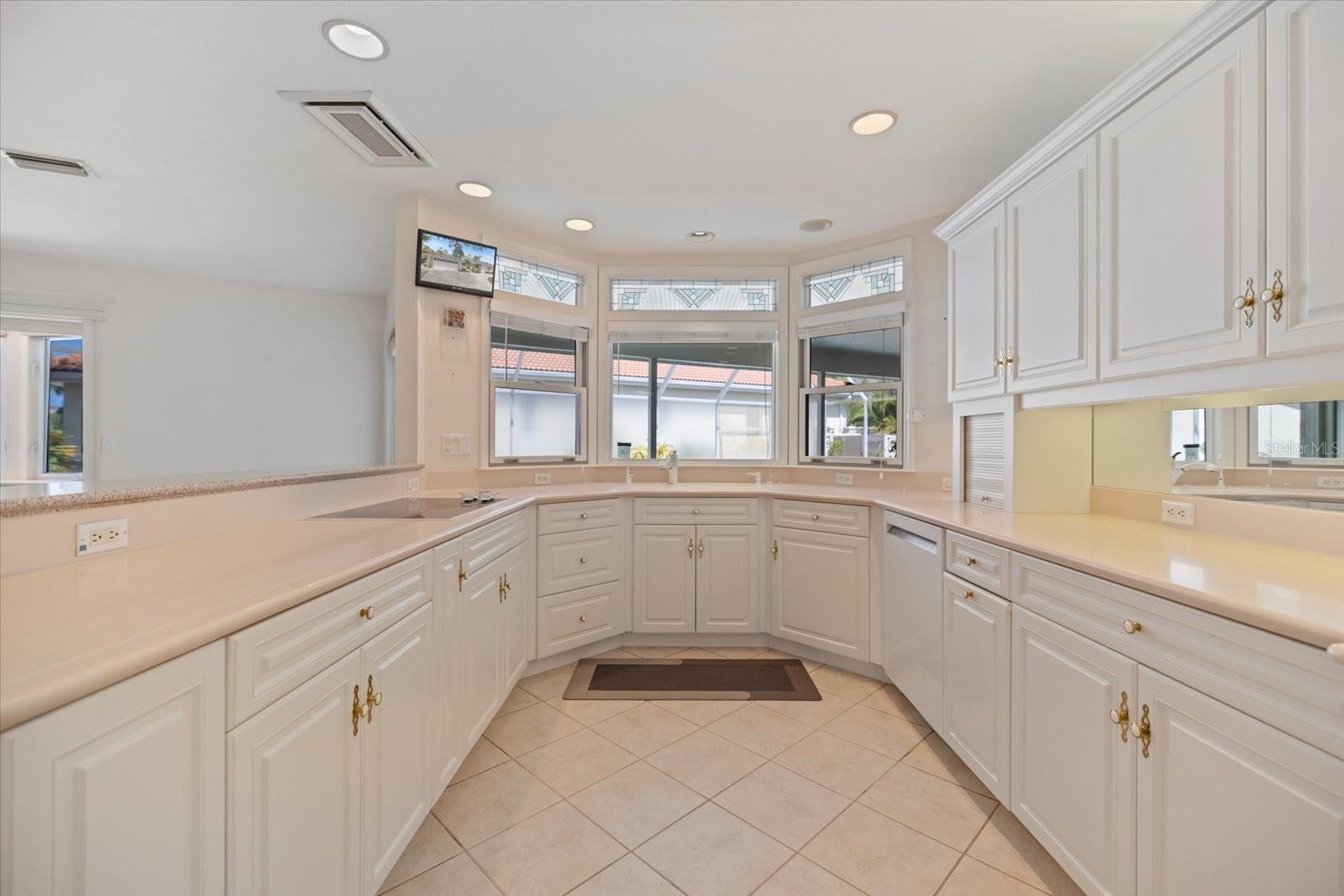 Image 22 of 67 For 315 Park Boulevard N
