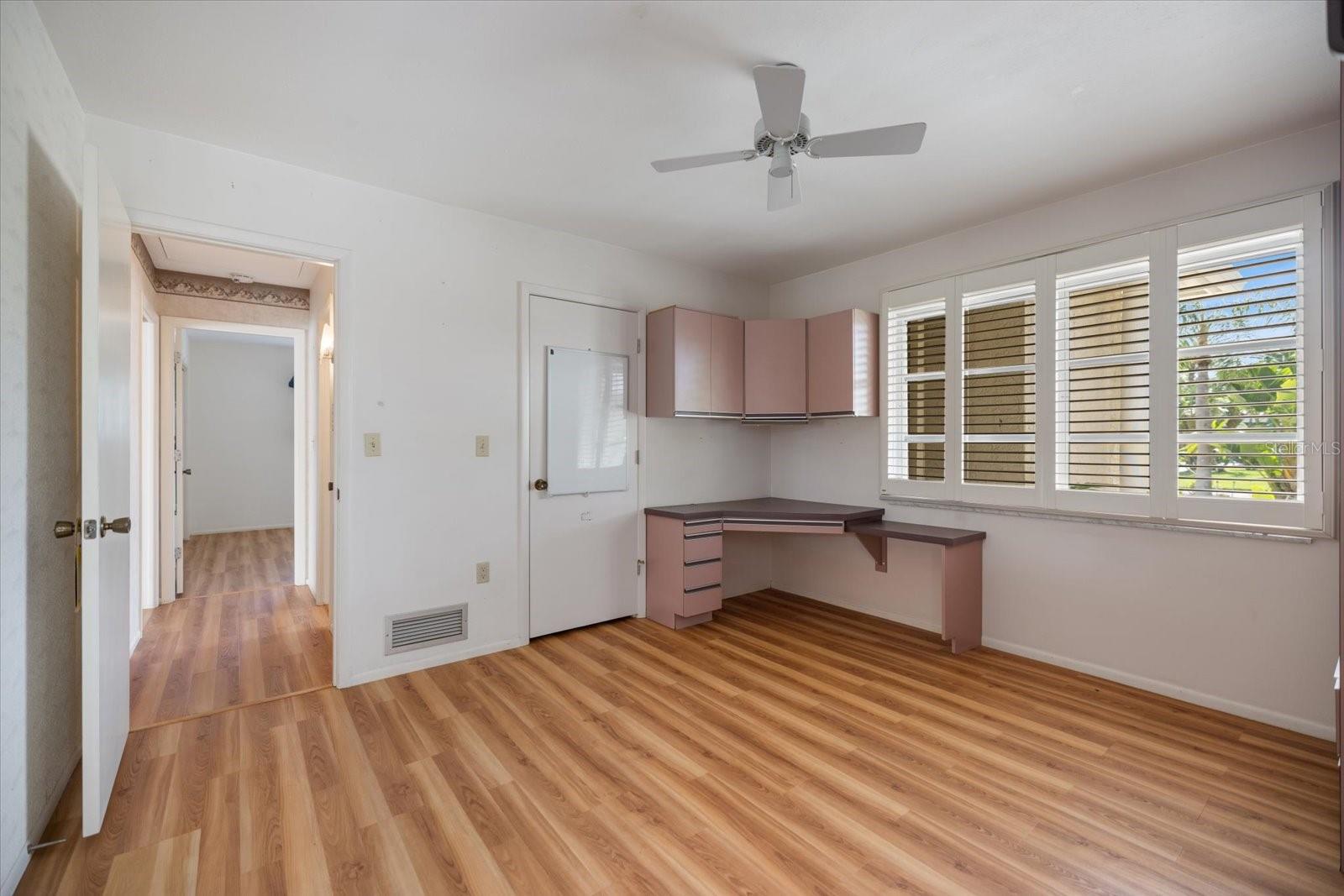 Image 36 of 67 For 315 Park Boulevard N