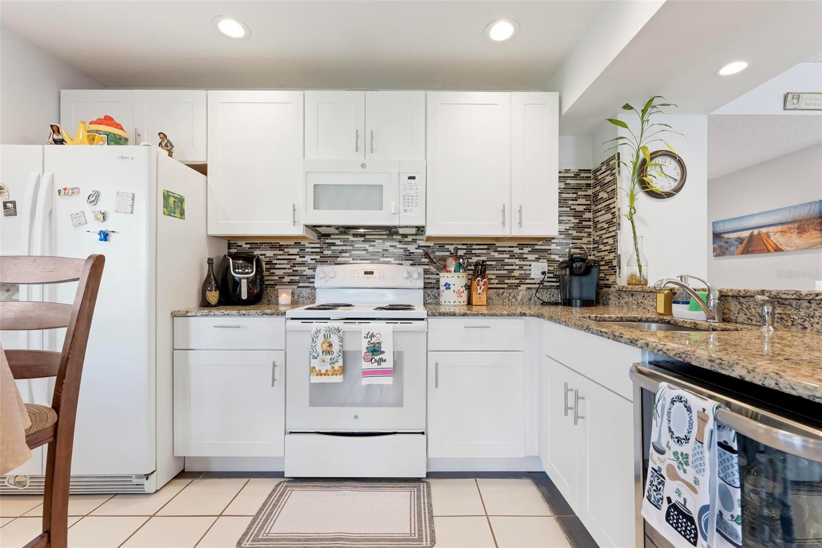 Image 17 of 82 For 240 Cerromar Way S 42
