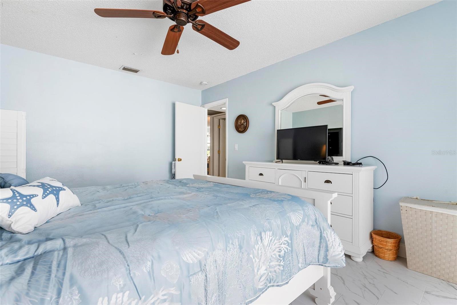 Image 26 of 82 For 240 Cerromar Way S 42
