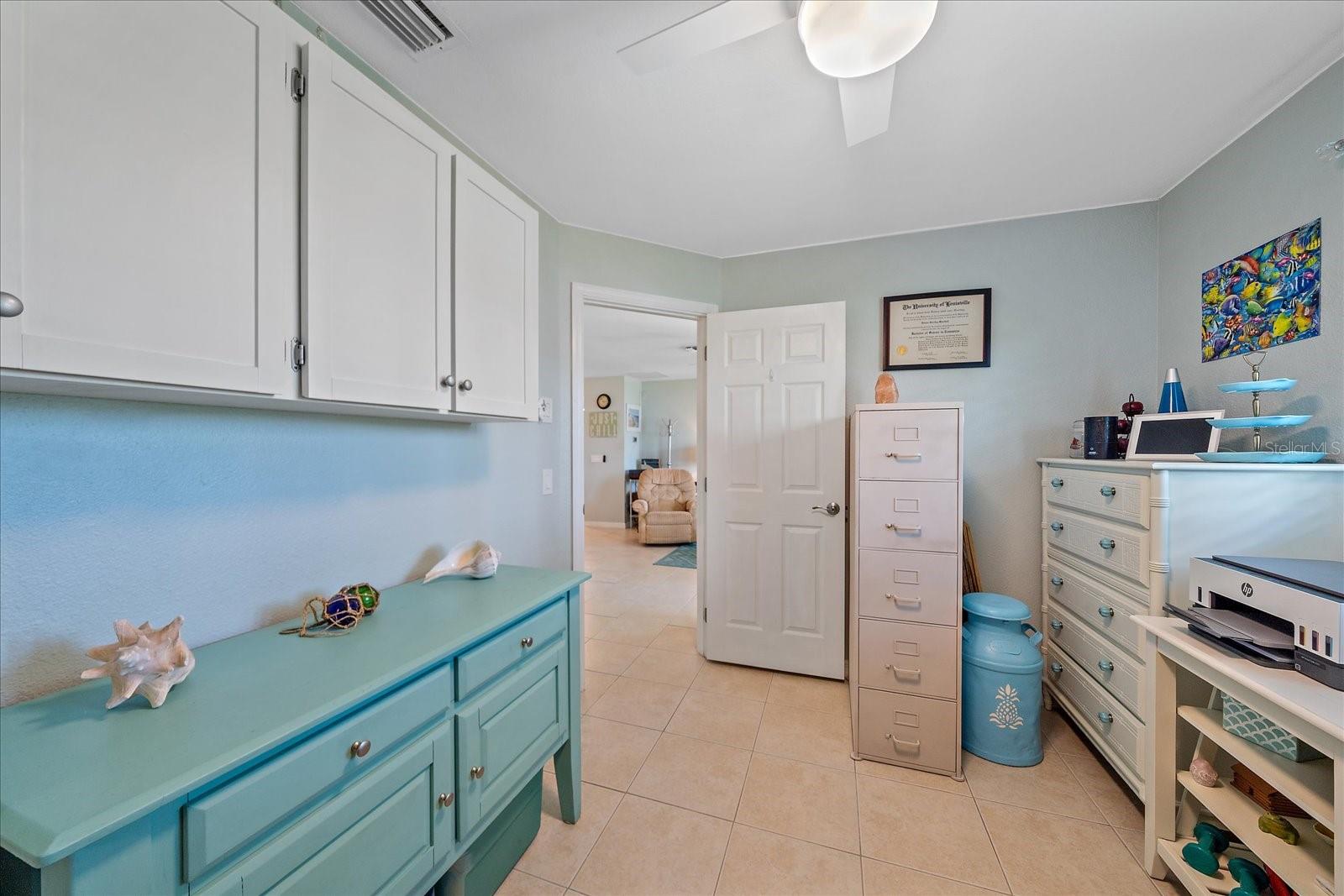 Image 14 of 39 For 10341 Greenway Avenue