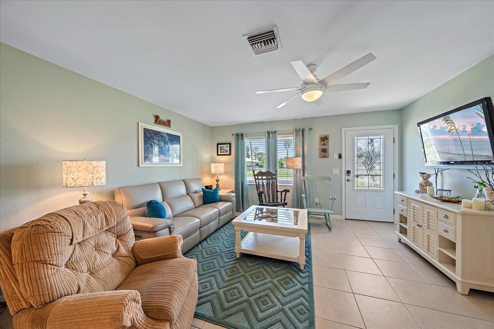 Image 19 of 39 For 10341 Greenway Avenue