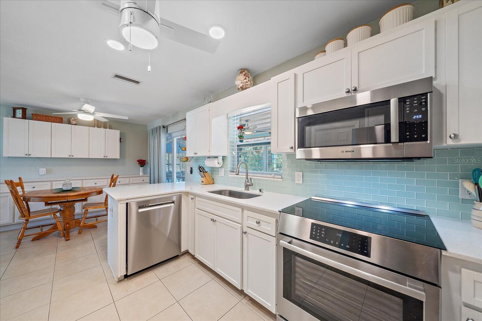 Image 3 of 39 For 10341 Greenway Avenue