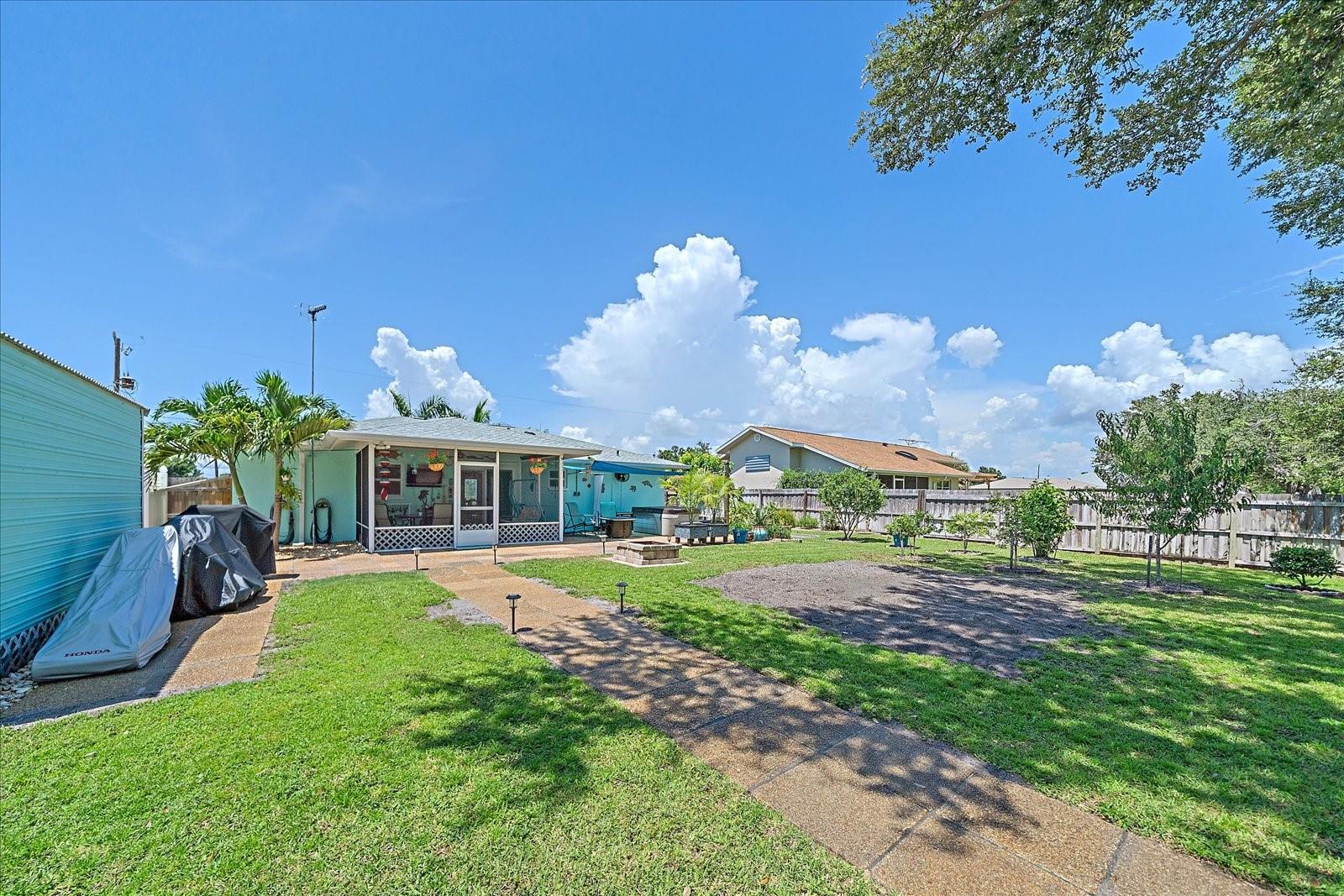 Image 33 of 39 For 10341 Greenway Avenue