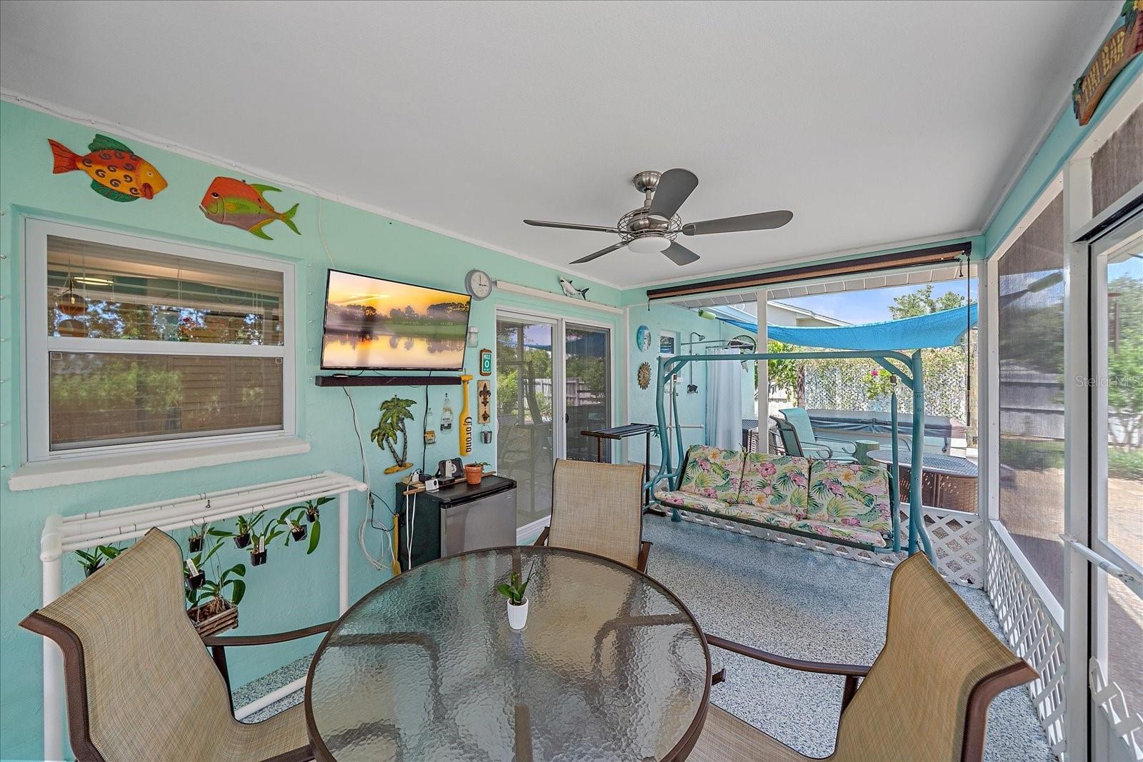 Image 4 of 39 For 10341 Greenway Avenue