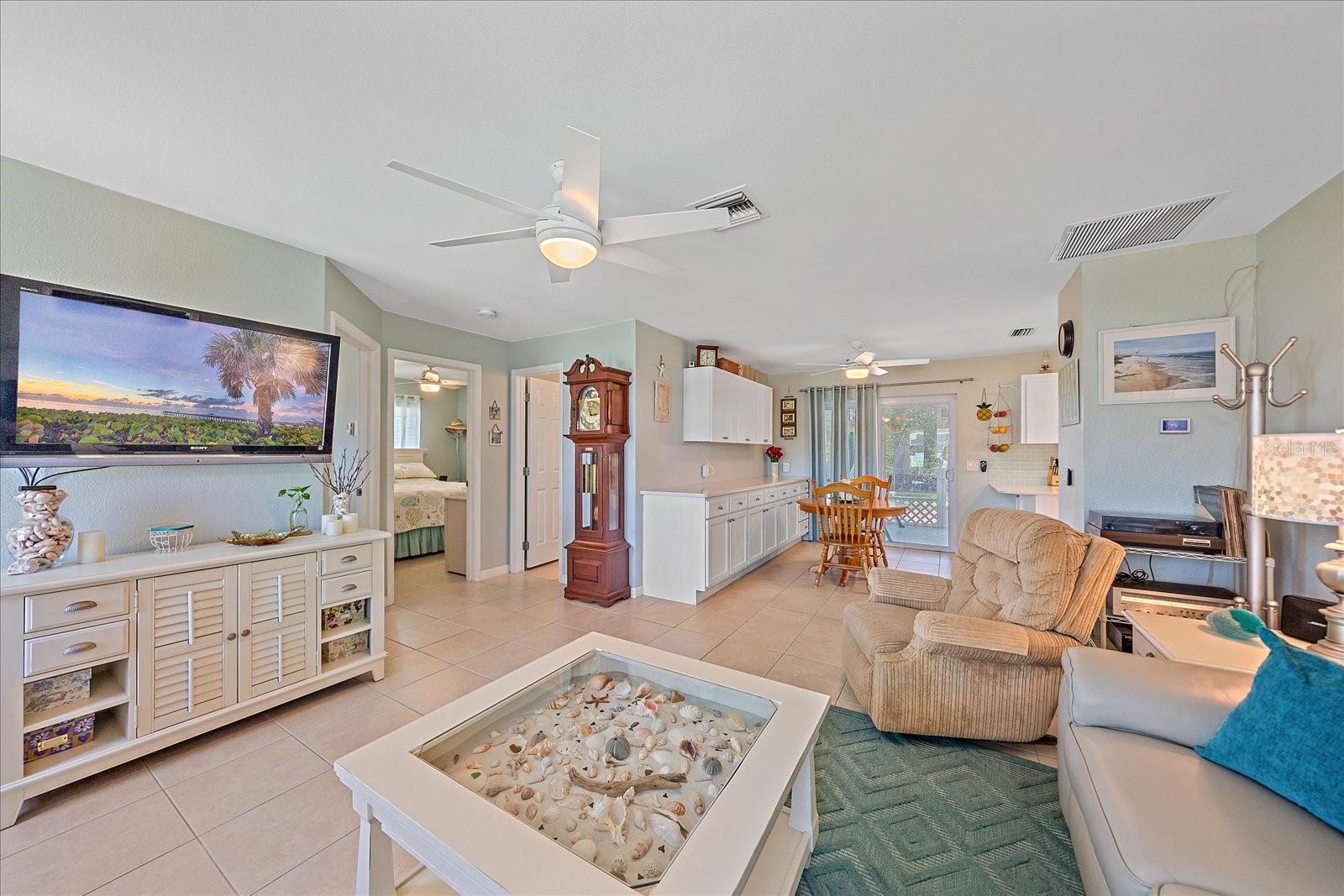 Image 6 of 39 For 10341 Greenway Avenue