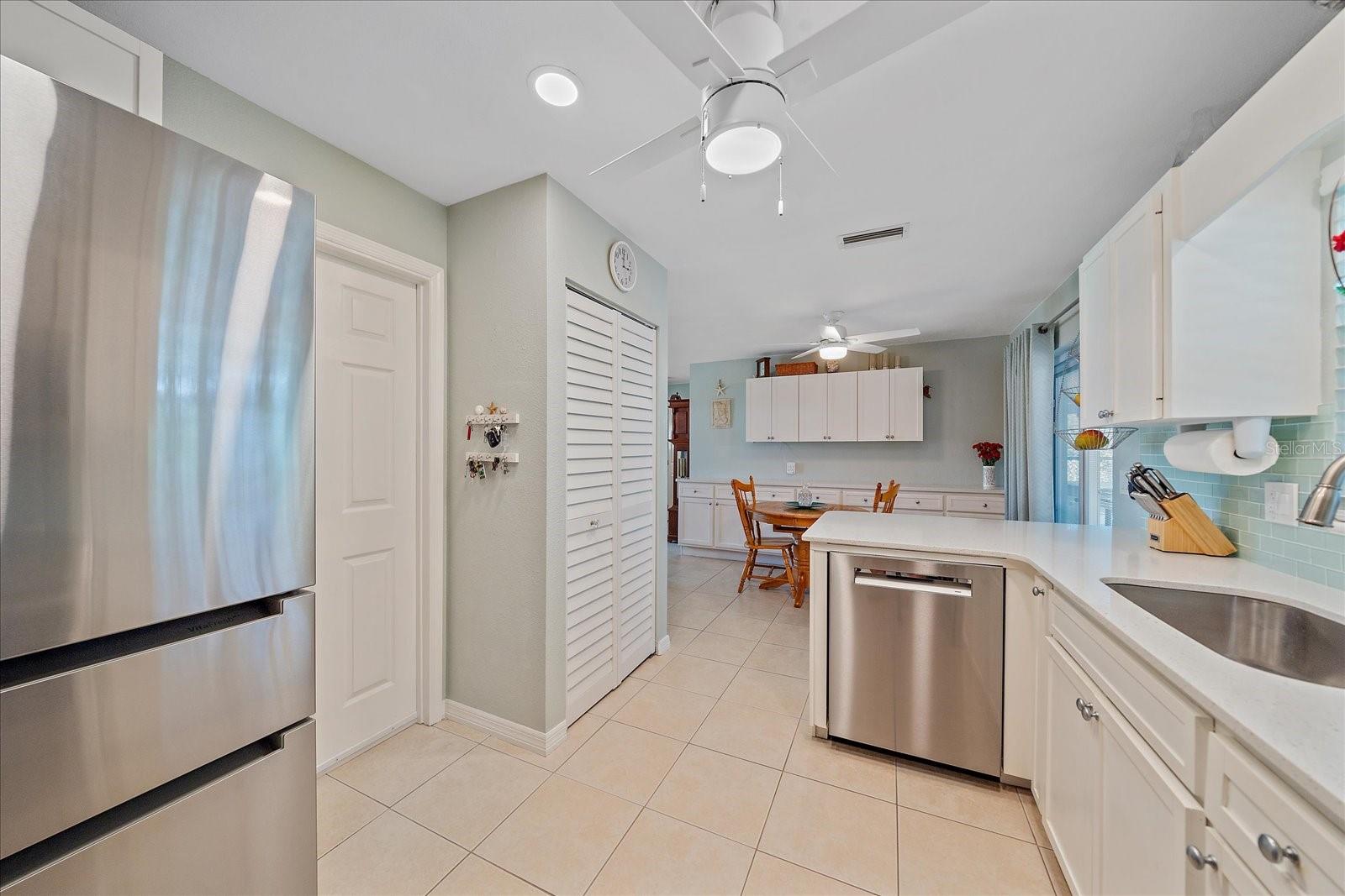 Image 7 of 39 For 10341 Greenway Avenue