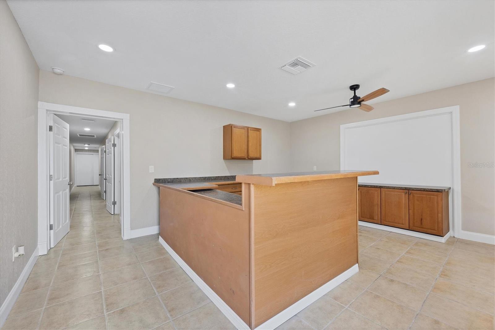 Image 15 of 63 For 641 Venice Avenue