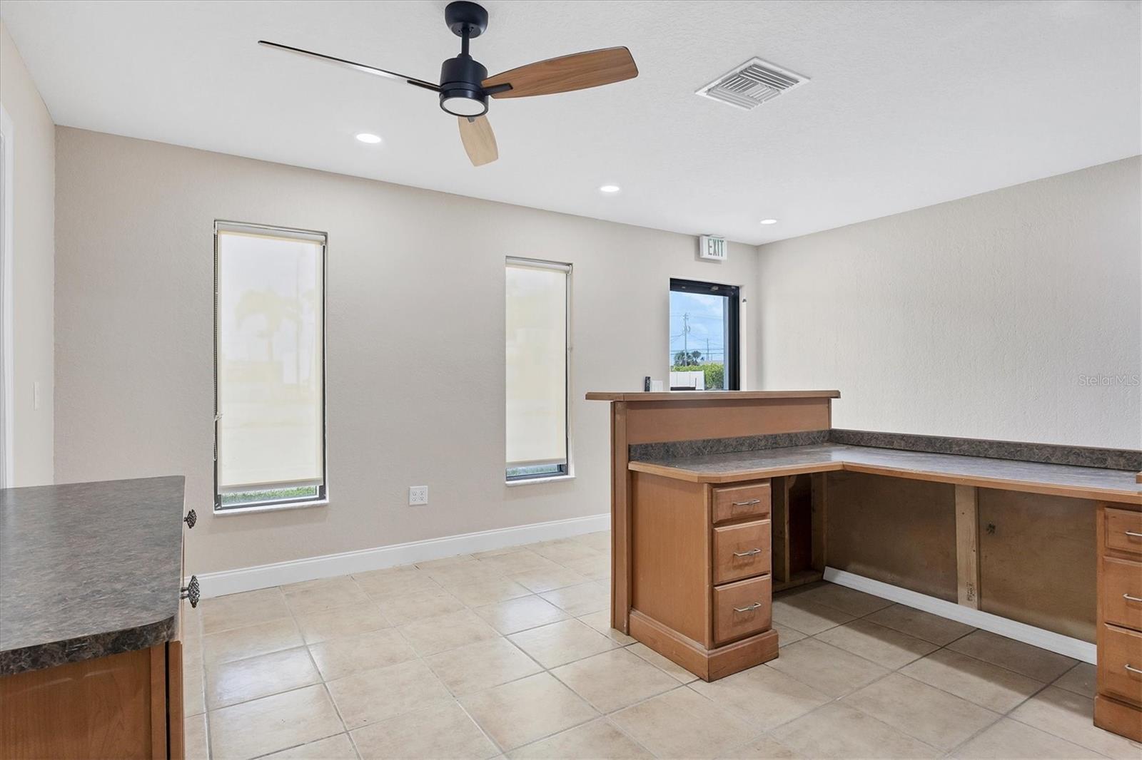 Image 18 of 63 For 641 Venice Avenue