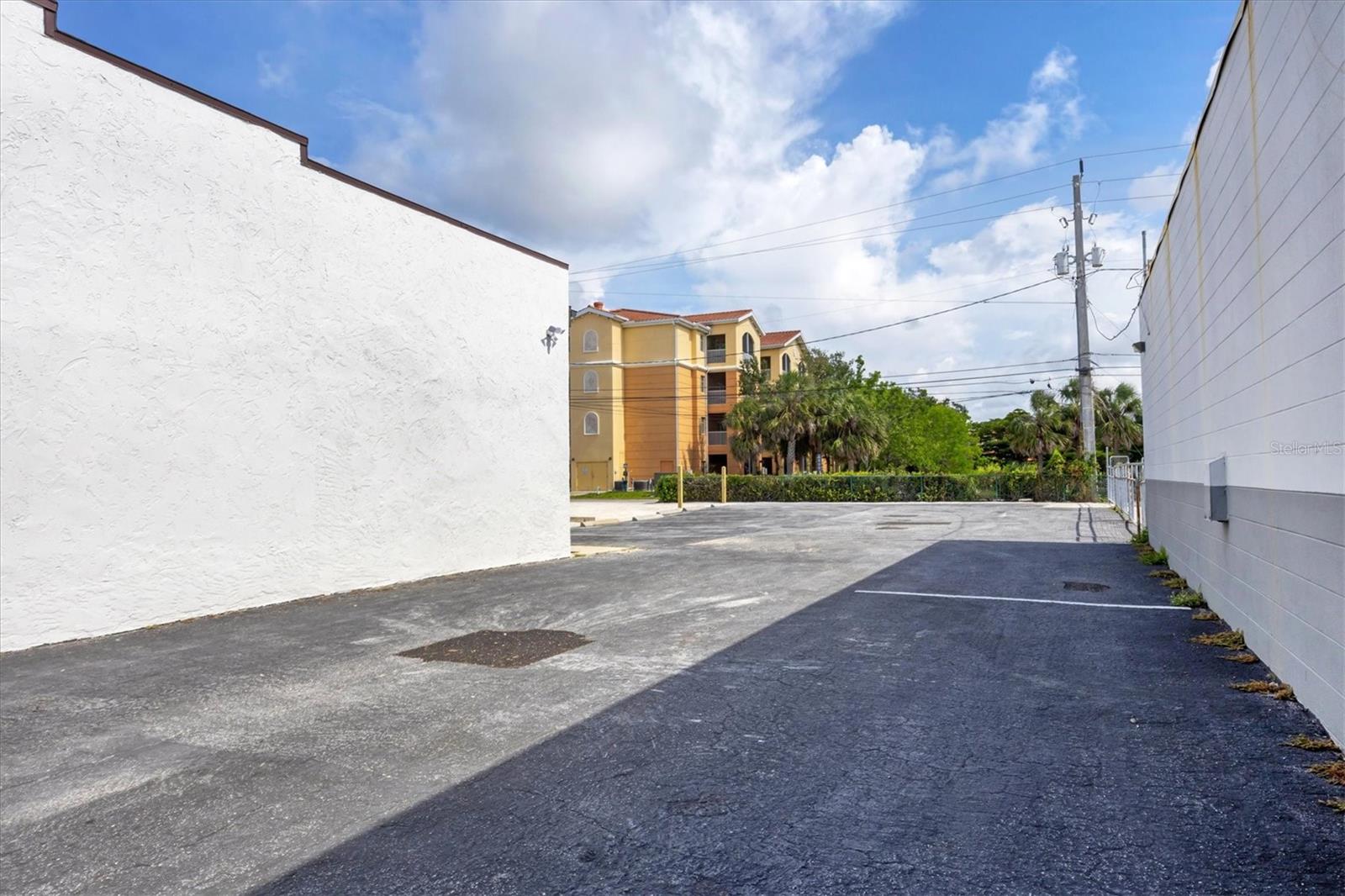 Image 33 of 63 For 641 Venice Avenue