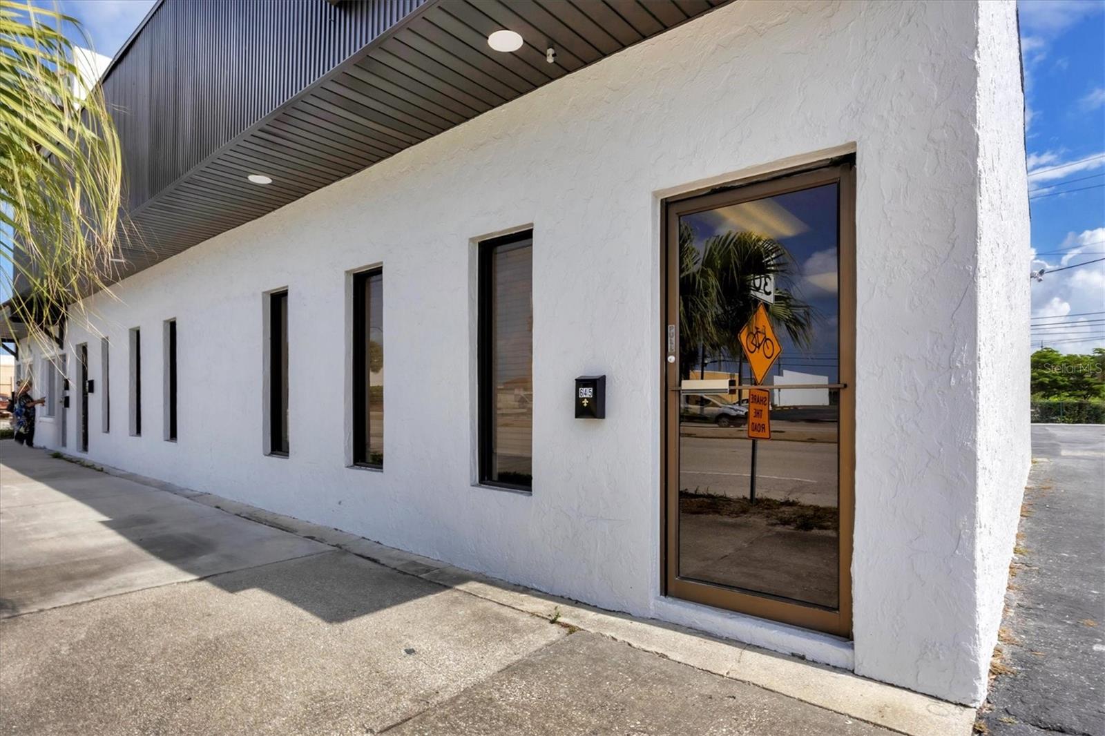 Image 48 of 63 For 641 Venice Avenue