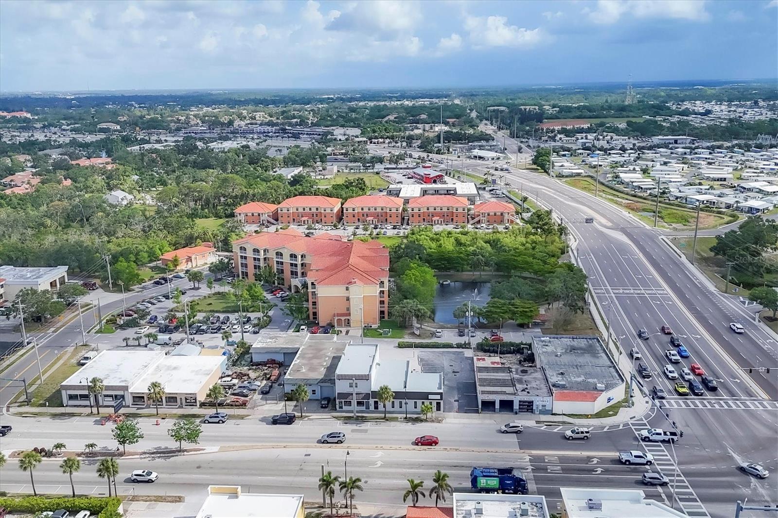 Image 8 of 63 For 641 Venice Avenue