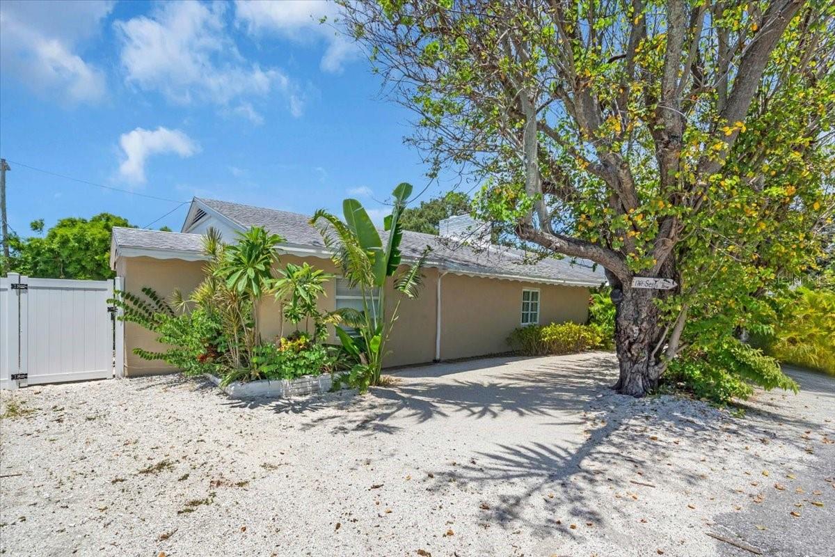 Image 2 of 100 For 1761 Siesta Drive