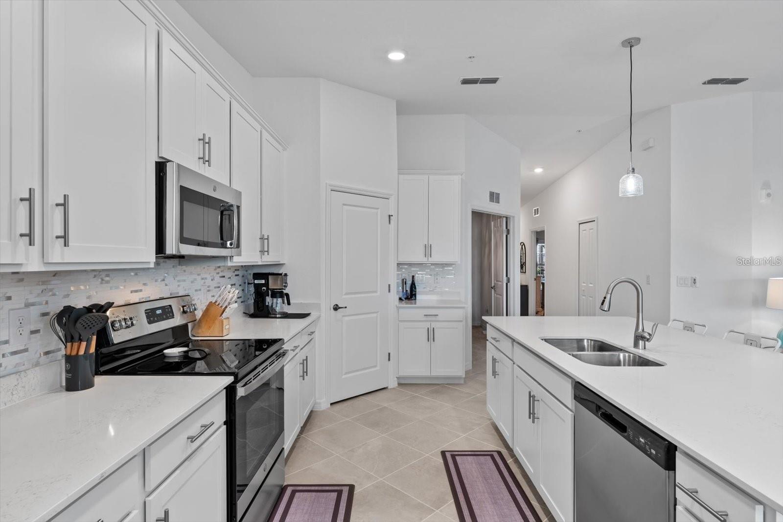 Image 16 of 86 For 12440 Wellen Golf Street 203