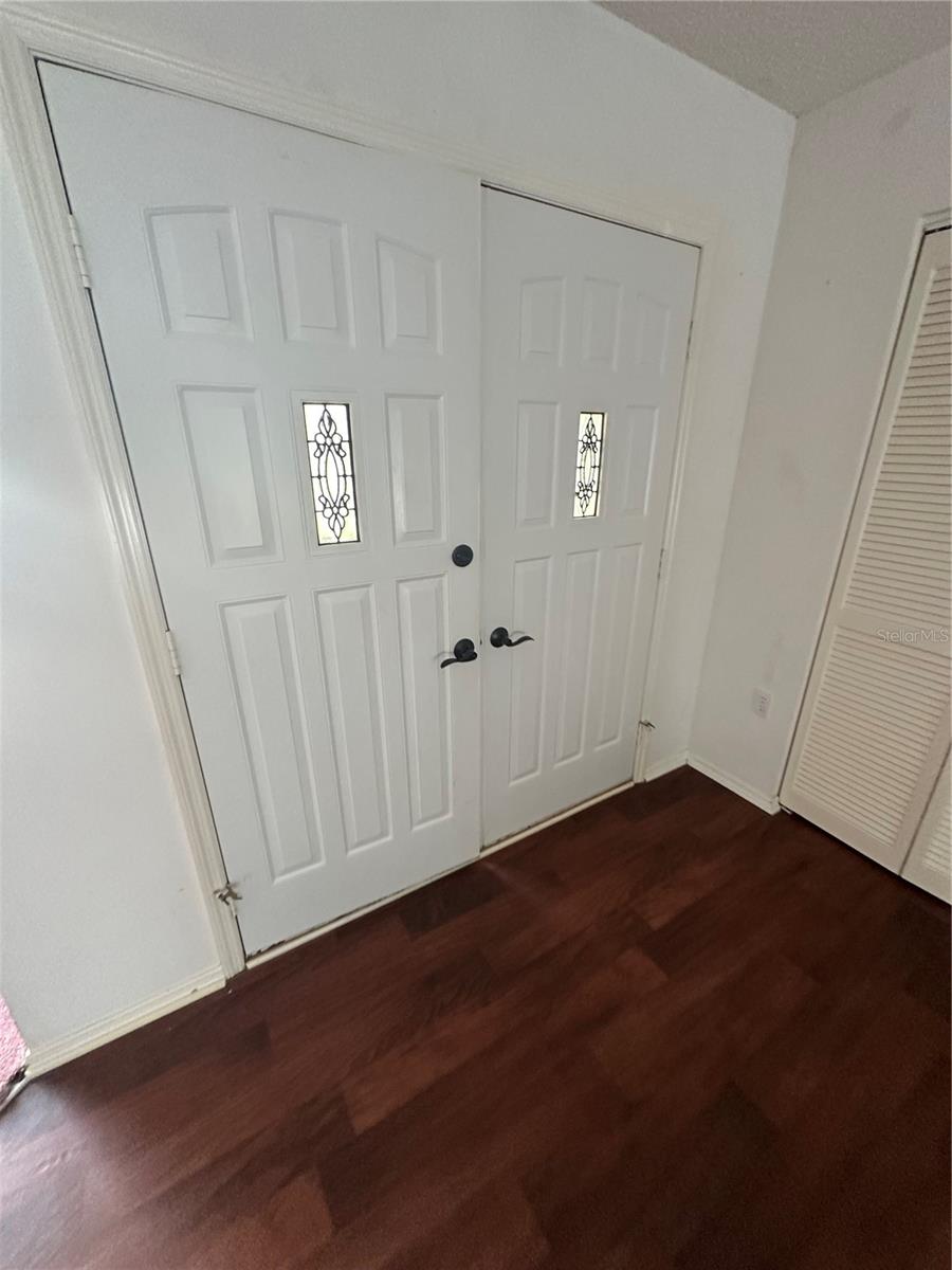 Image 33 of 50 For 543 Silk Oak Drive