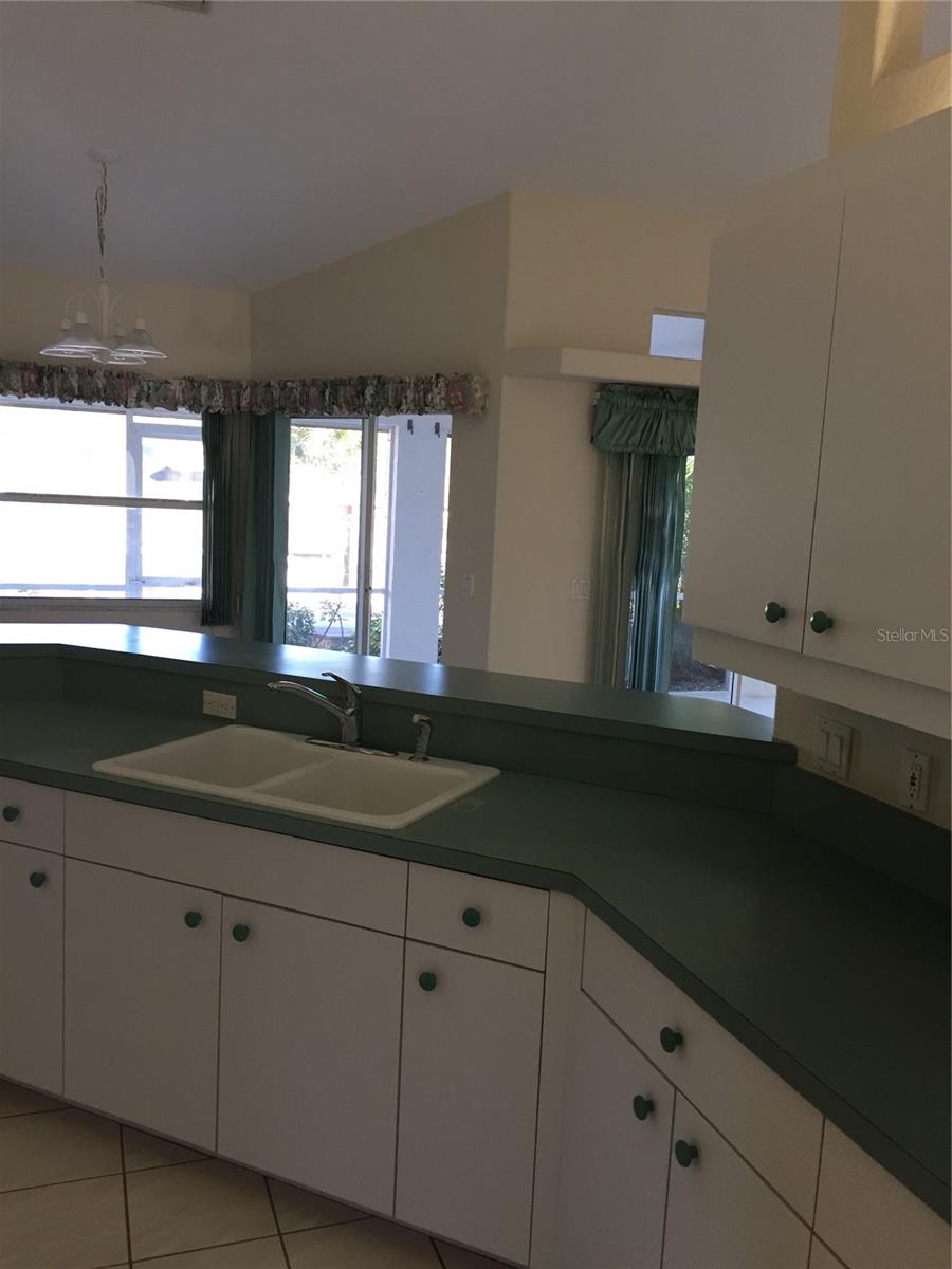 Image 16 of 80 For 15140 Lyneburg Avenue