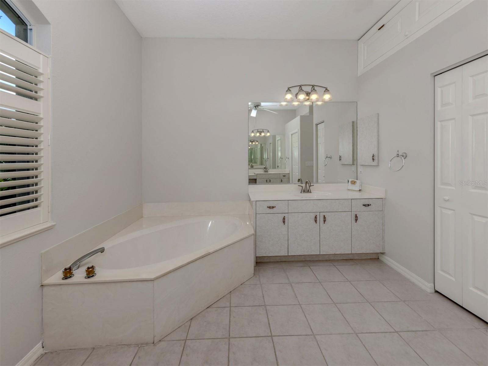 Image 19 of 86 For 129 Wayforest Drive