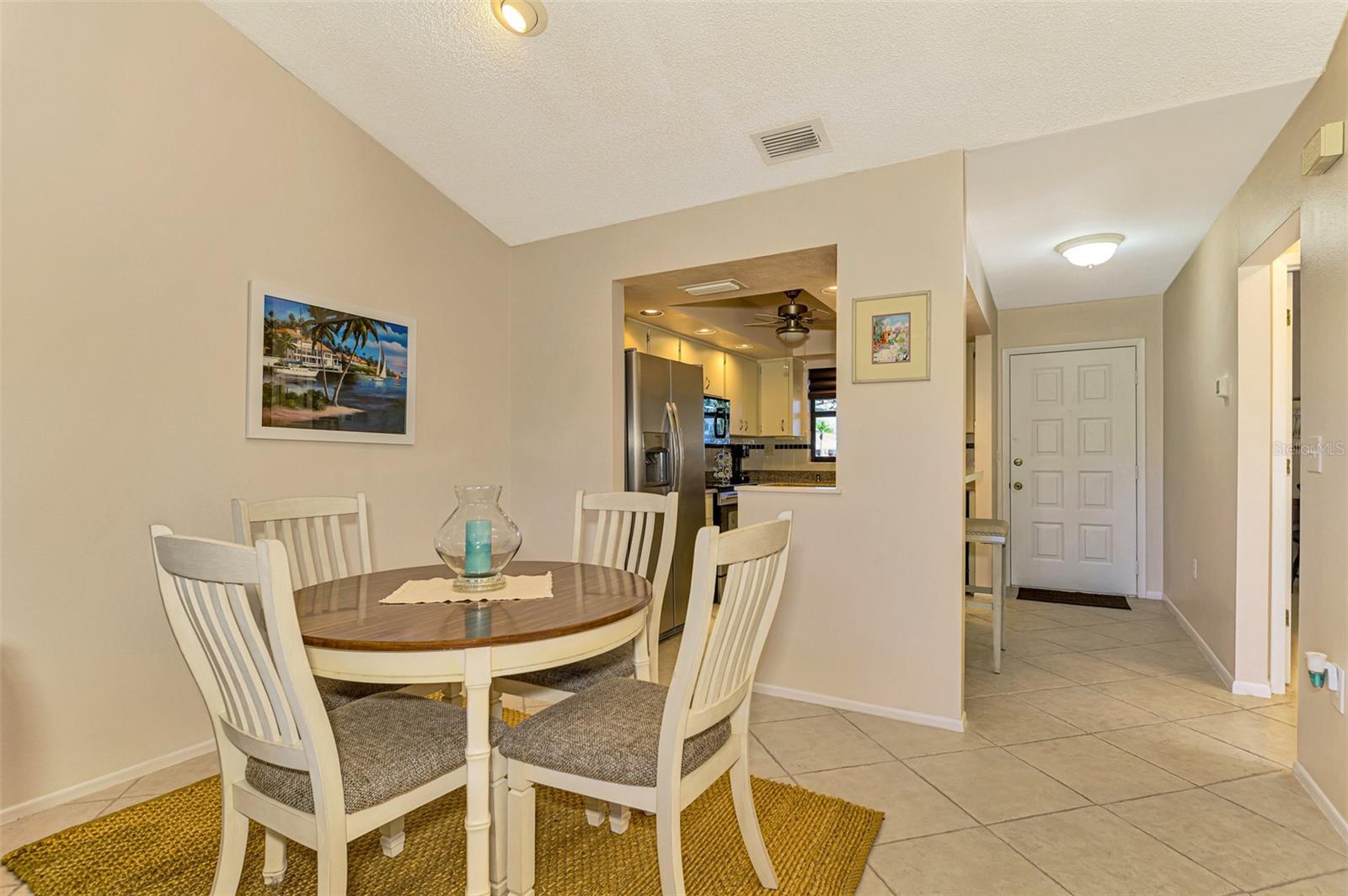 Image 11 of 51 For 927 Capri Isles Boulevard 5