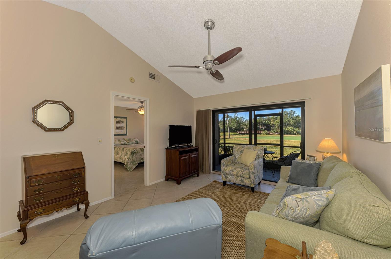 Image 13 of 51 For 927 Capri Isles Boulevard 5