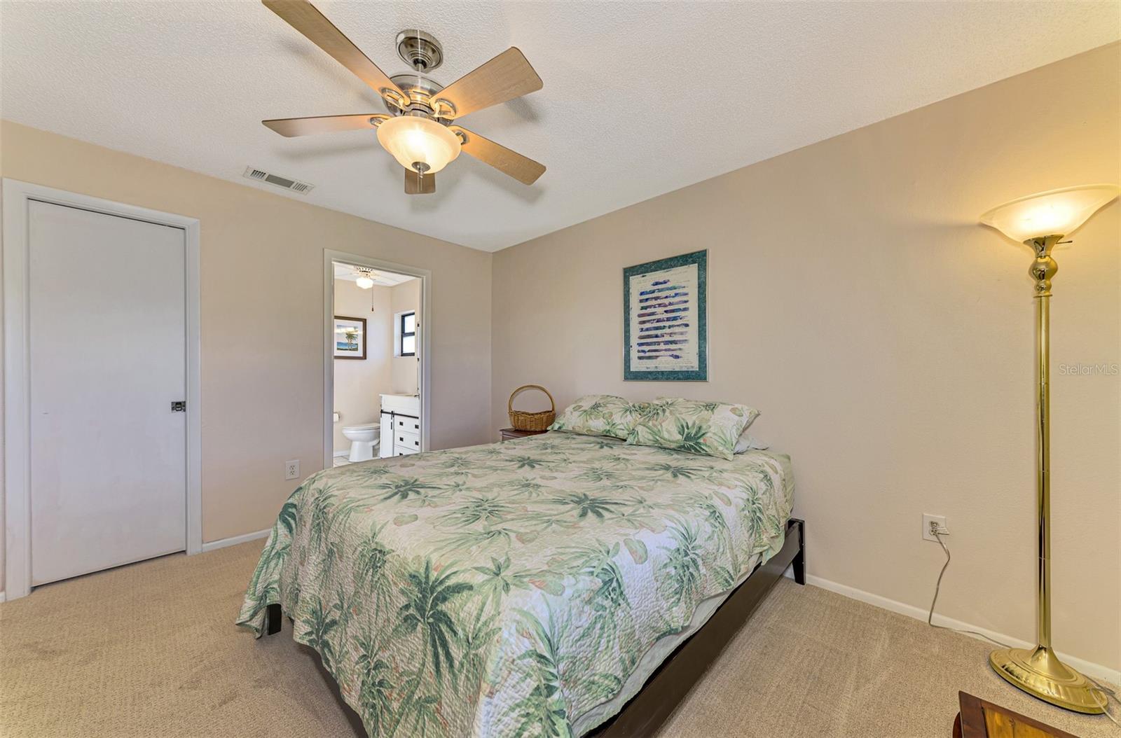 Image 17 of 51 For 927 Capri Isles Boulevard 5
