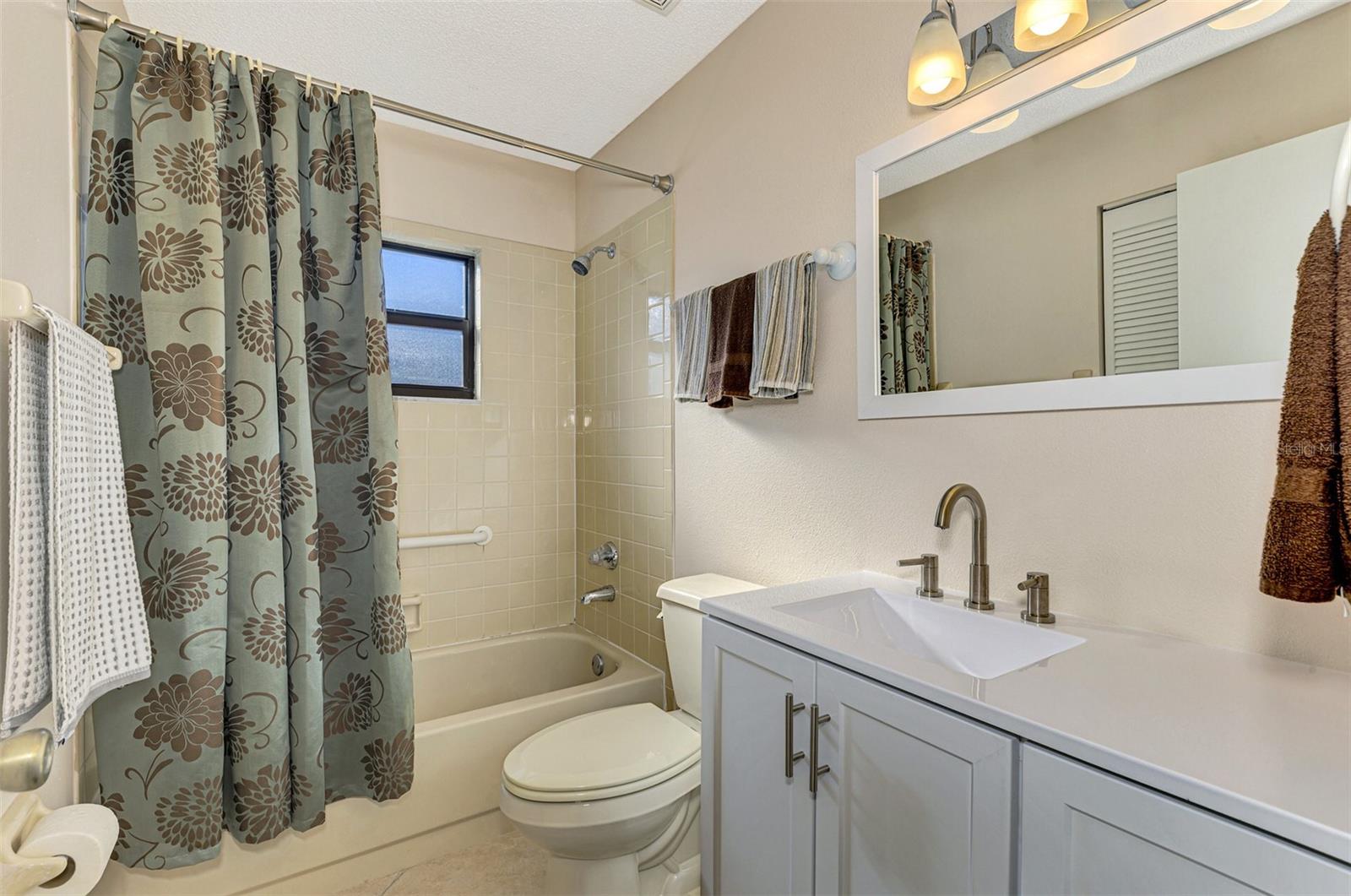 Image 23 of 51 For 927 Capri Isles Boulevard 5