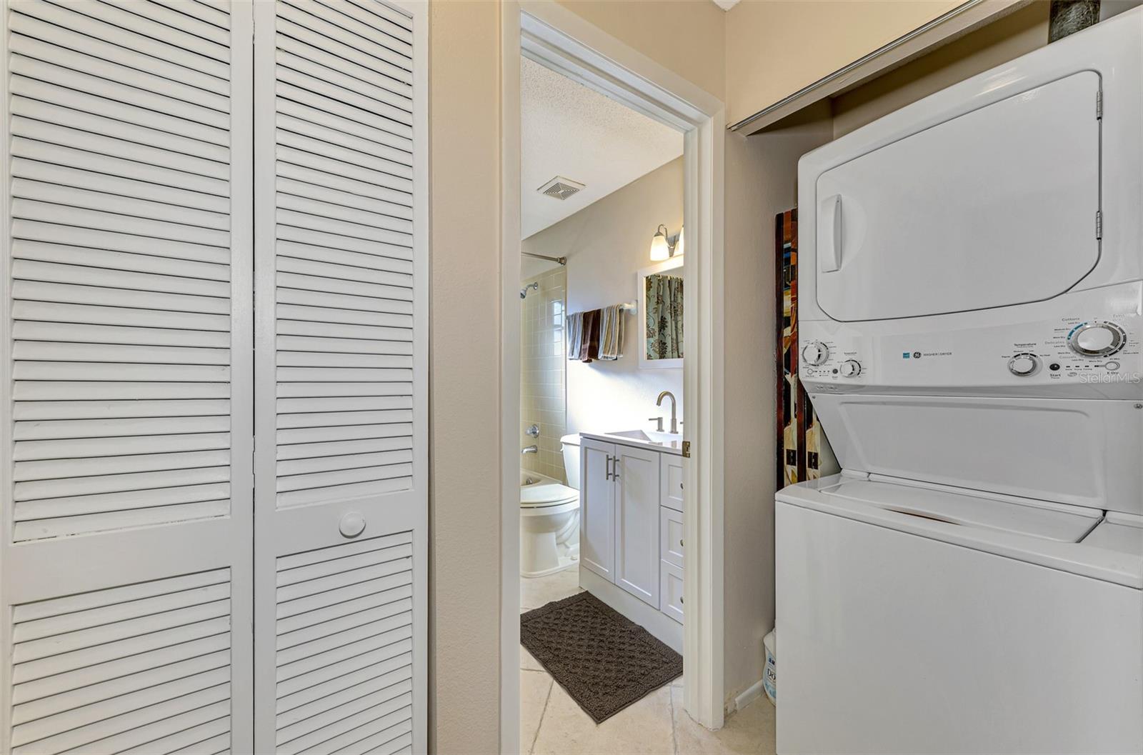 Image 24 of 51 For 927 Capri Isles Boulevard 5