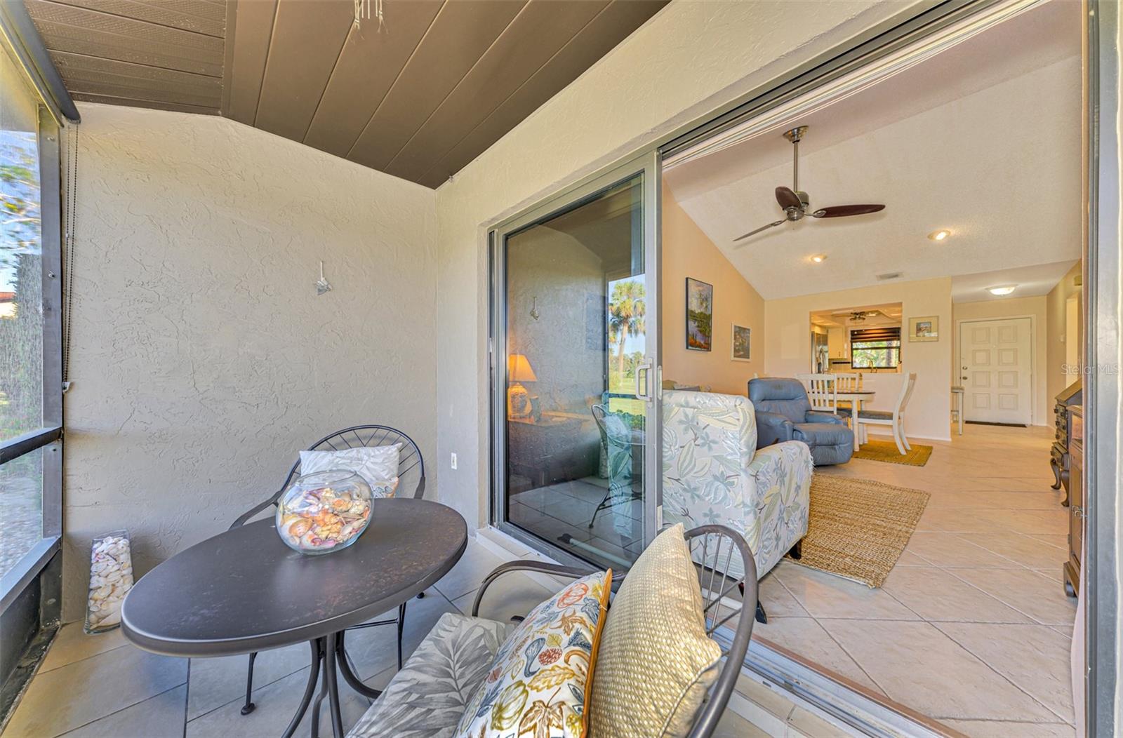Image 26 of 51 For 927 Capri Isles Boulevard 5