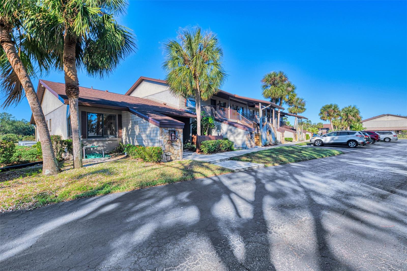 Image 3 of 51 For 927 Capri Isles Boulevard 5