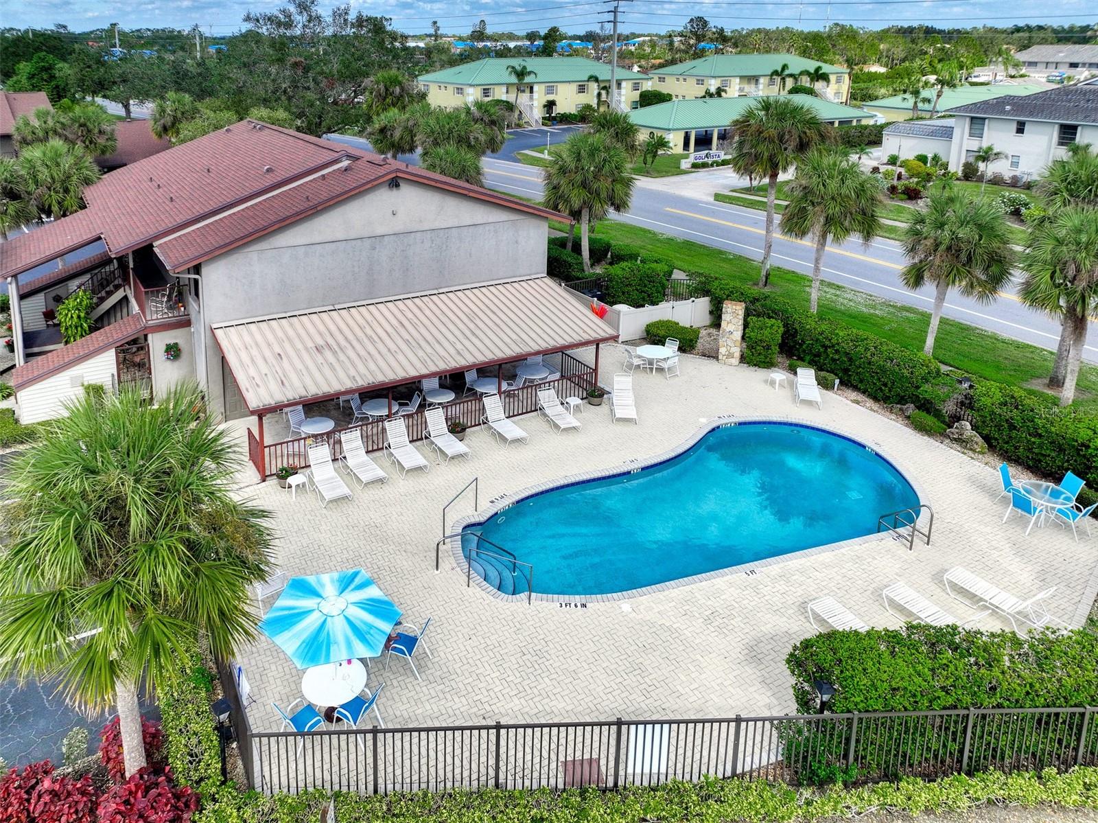 Image 32 of 51 For 927 Capri Isles Boulevard 5