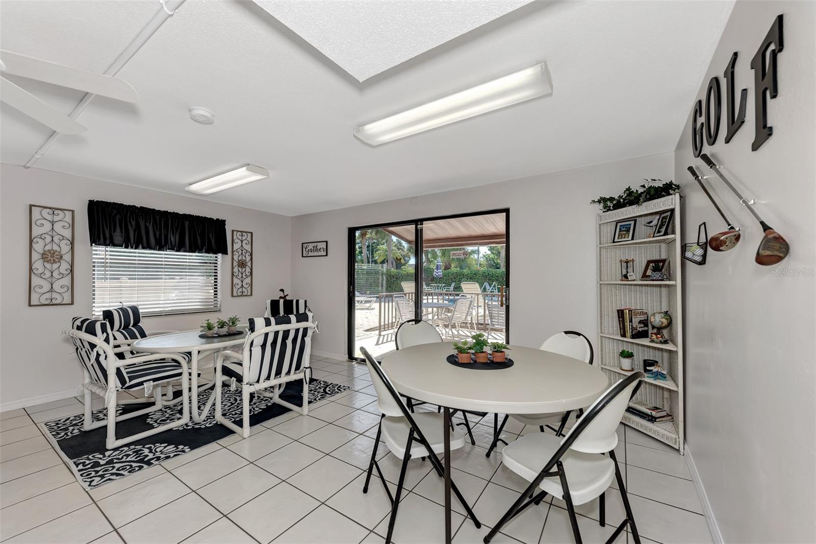 Image 36 of 51 For 927 Capri Isles Boulevard 5