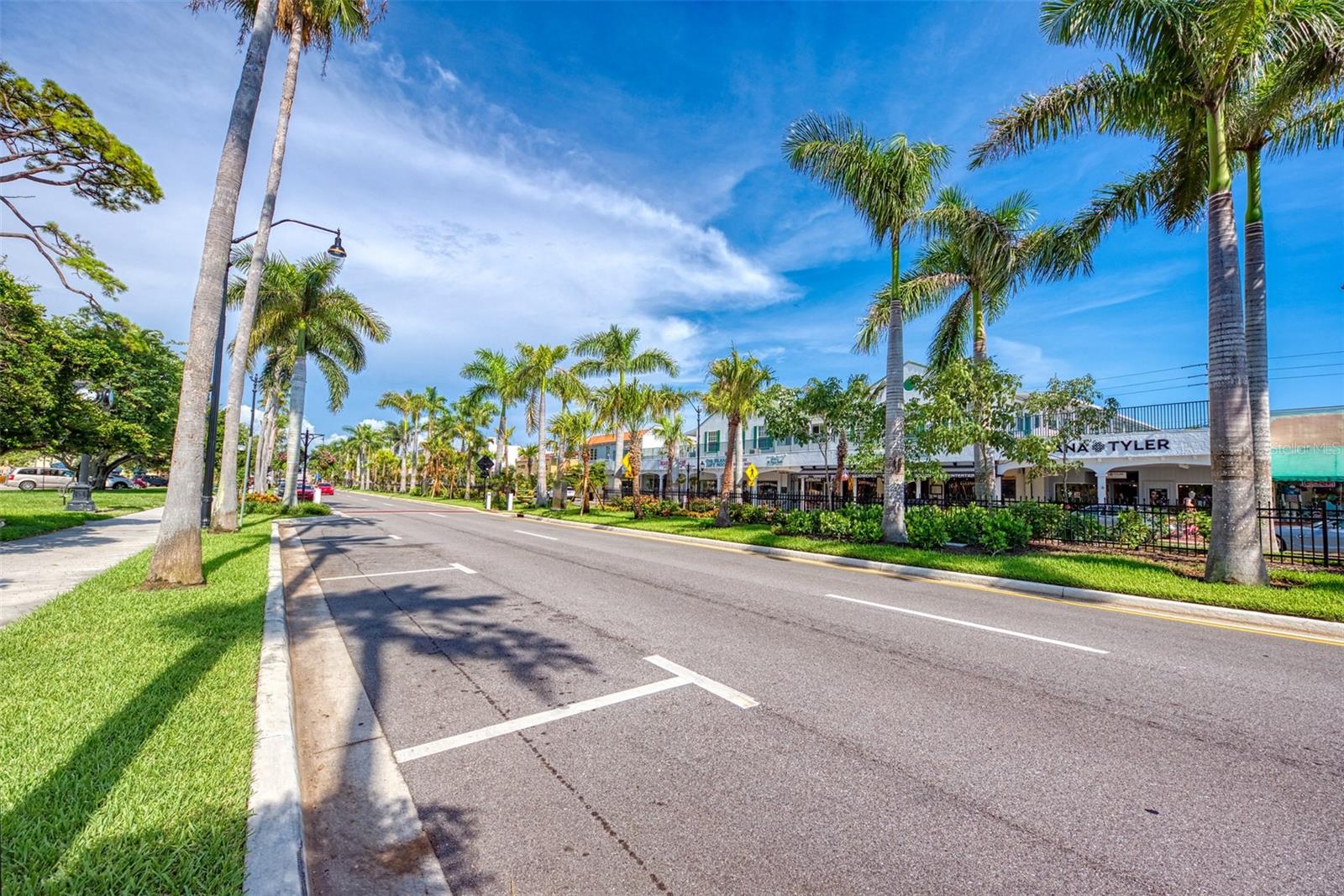 Image 40 of 51 For 927 Capri Isles Boulevard 5