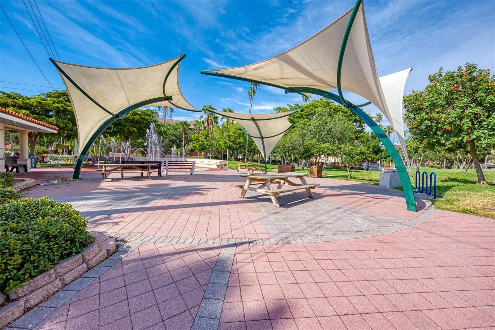 Image 42 of 51 For 927 Capri Isles Boulevard 5