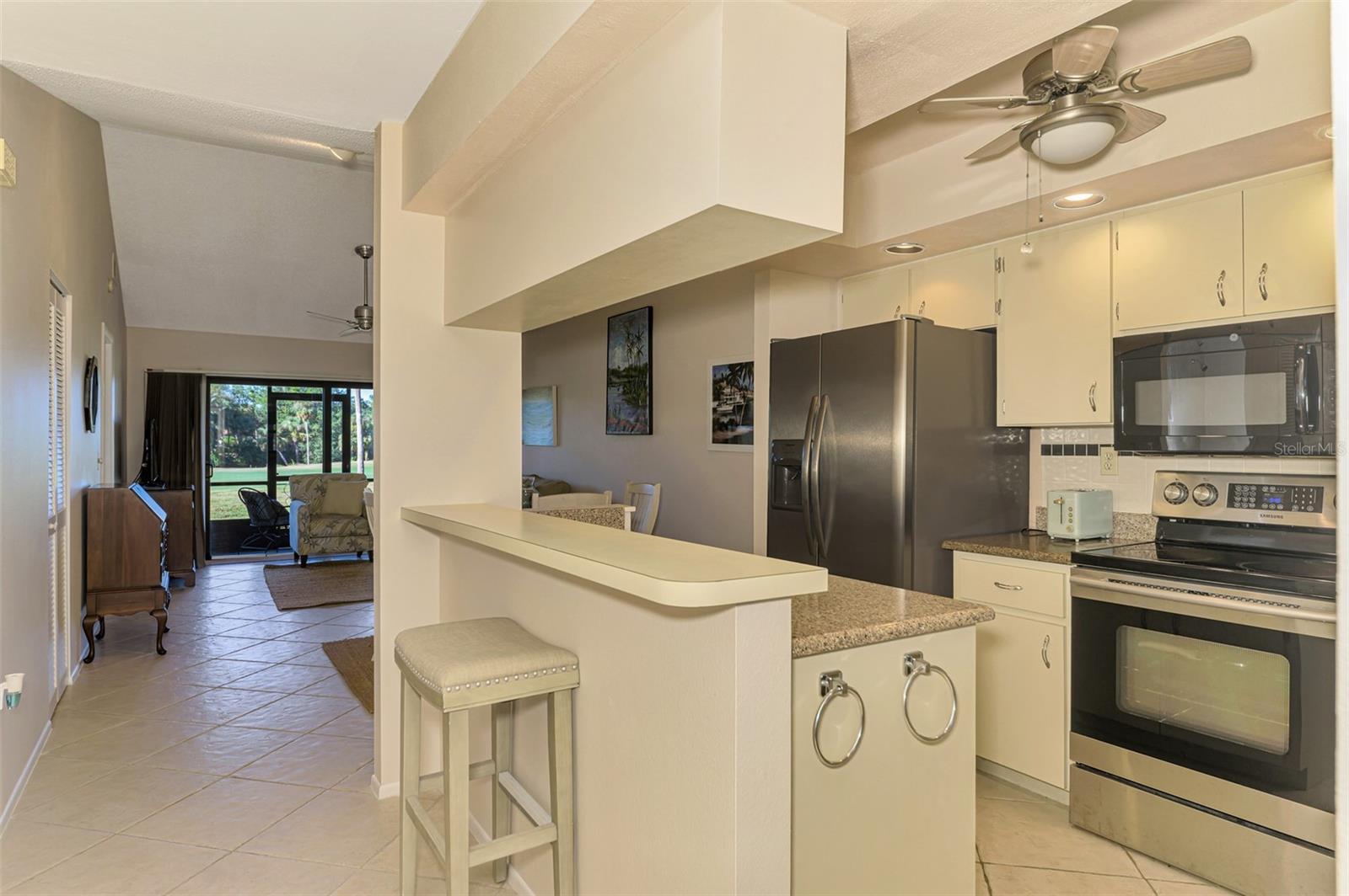 Image 5 of 51 For 927 Capri Isles Boulevard 5