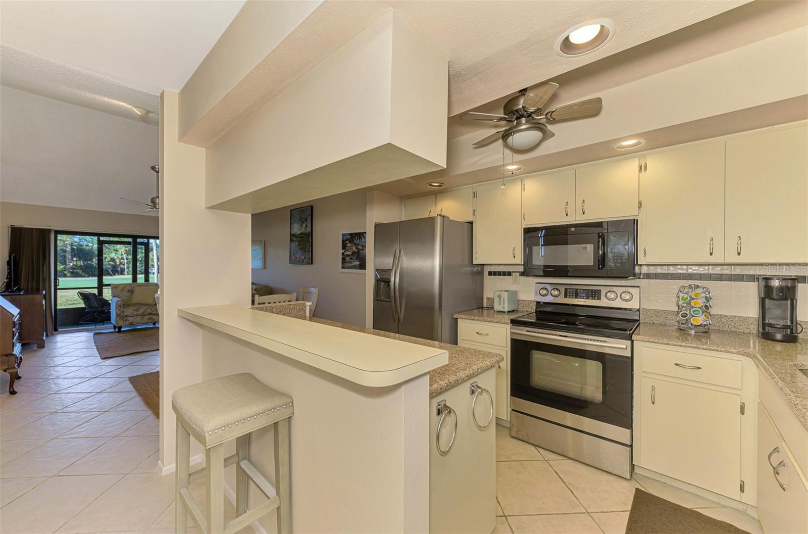 Image 6 of 51 For 927 Capri Isles Boulevard 5