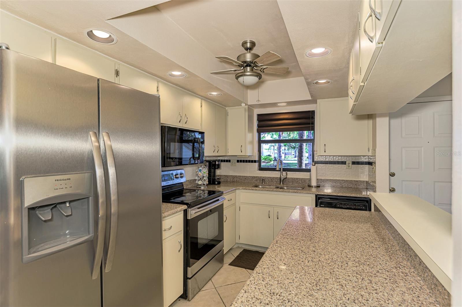 Image 7 of 51 For 927 Capri Isles Boulevard 5