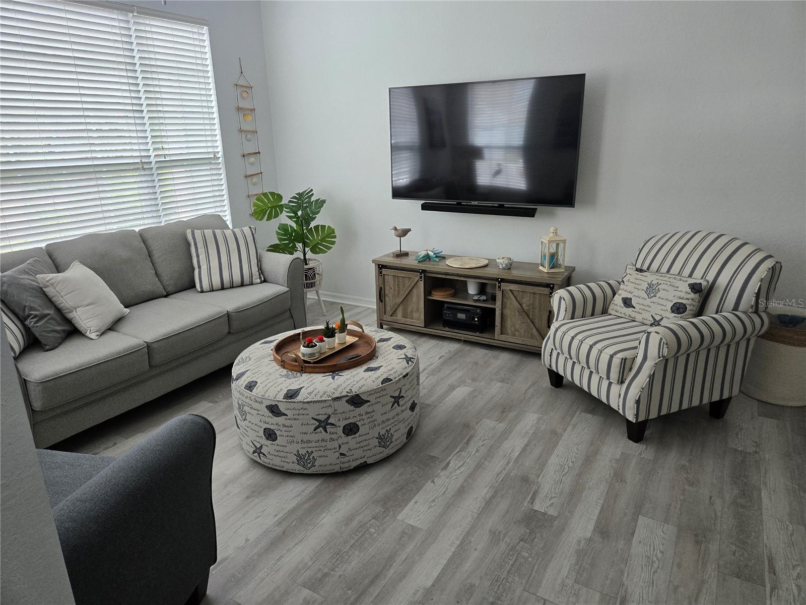 Image 6 of 7 For 5581 Rosehill Road 101