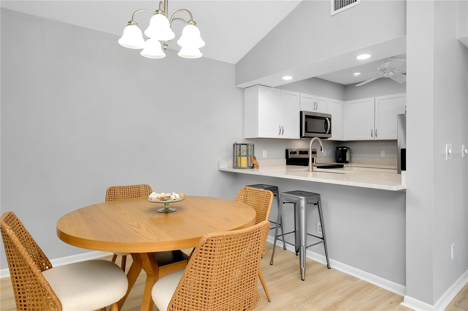 Image 10 of 47 For 650 Bird Bay Drive E 203