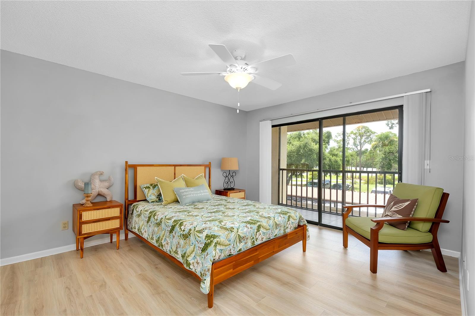 Image 16 of 47 For 650 Bird Bay Drive E 203