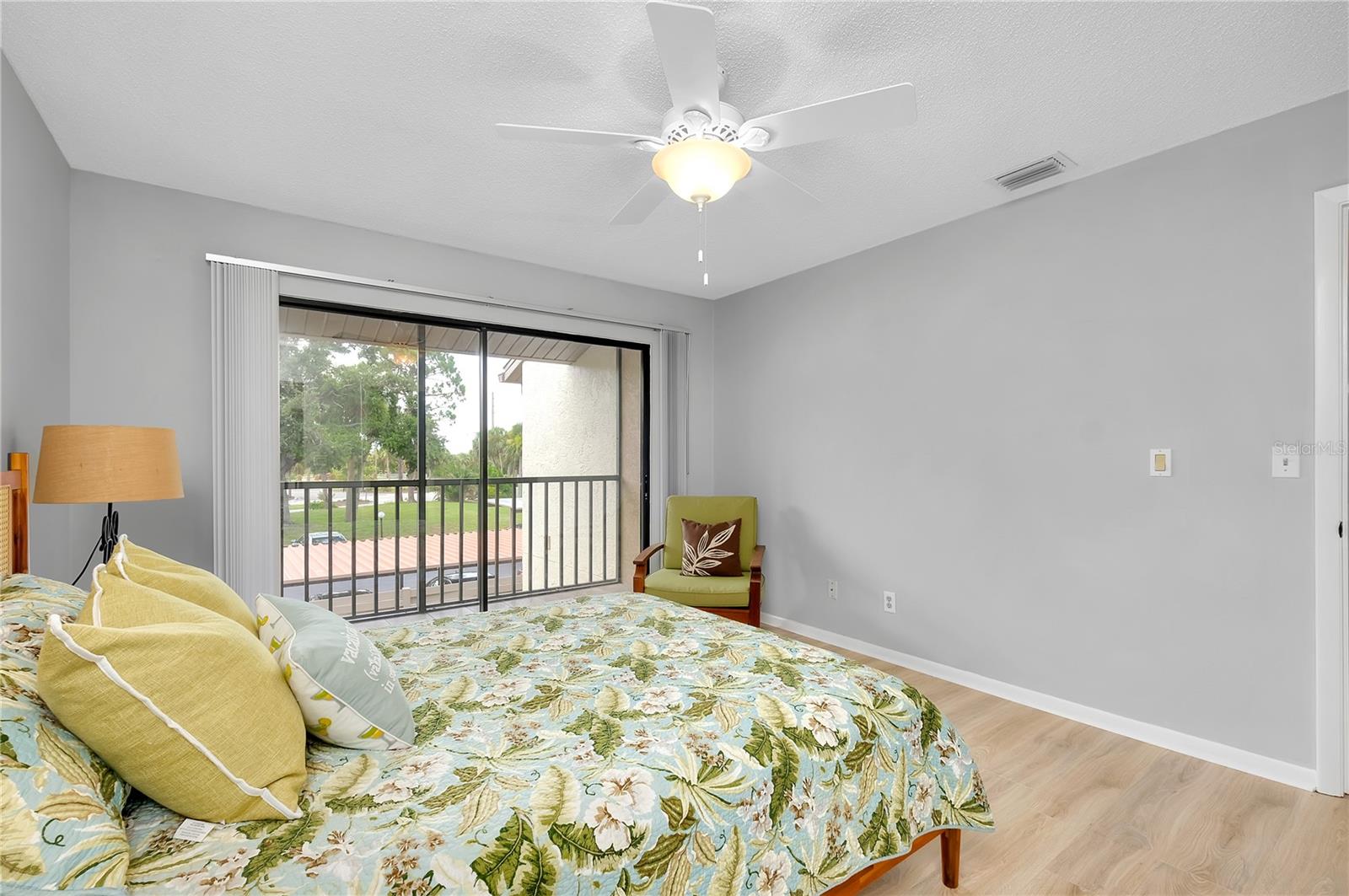 Image 18 of 47 For 650 Bird Bay Drive E 203