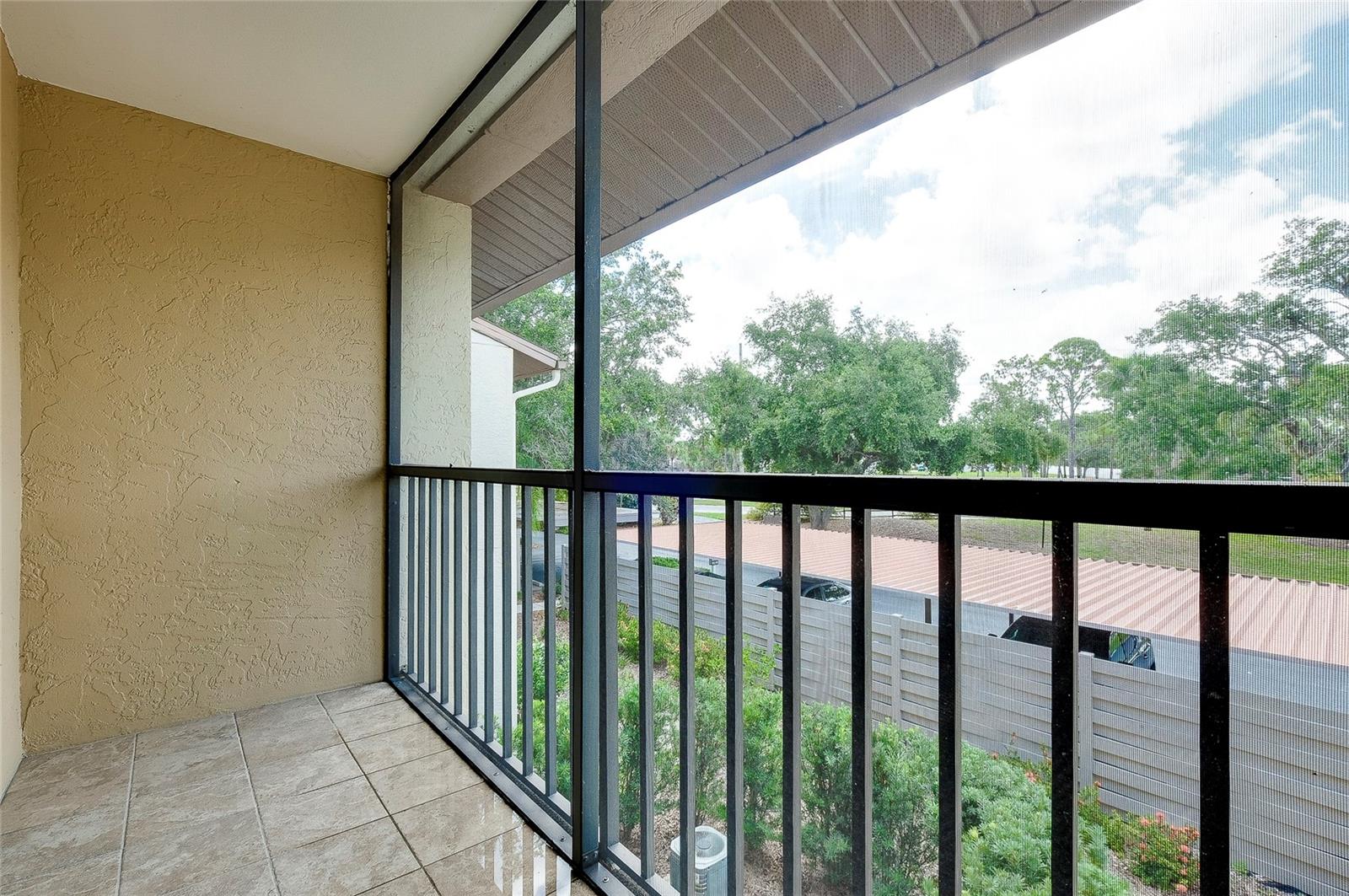 Image 19 of 47 For 650 Bird Bay Drive E 203