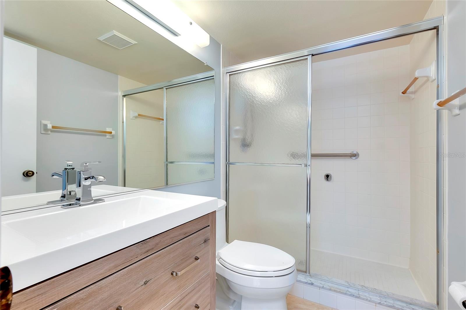 Image 21 of 47 For 650 Bird Bay Drive E 203