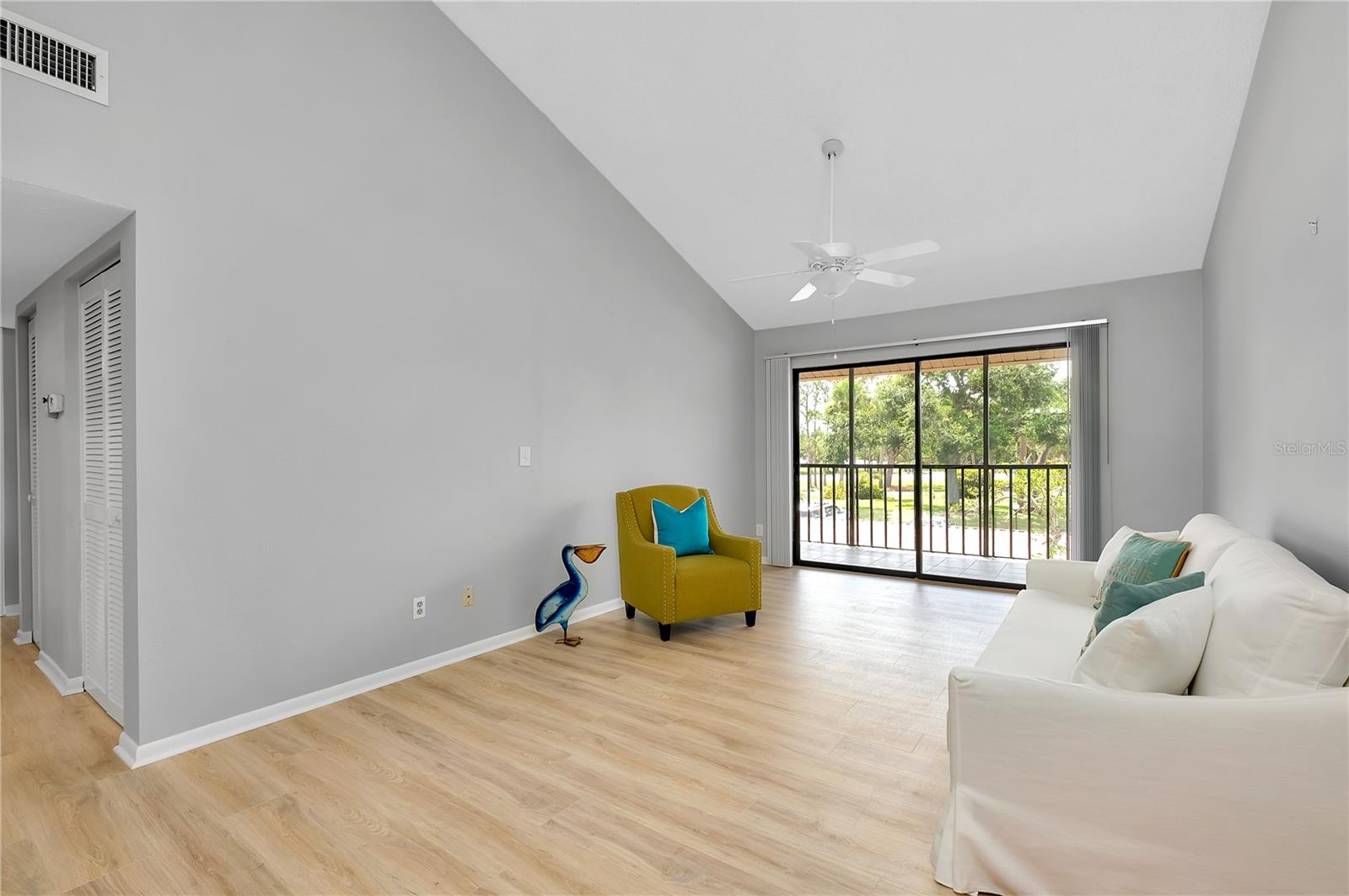 Image 8 of 47 For 650 Bird Bay Drive E 203