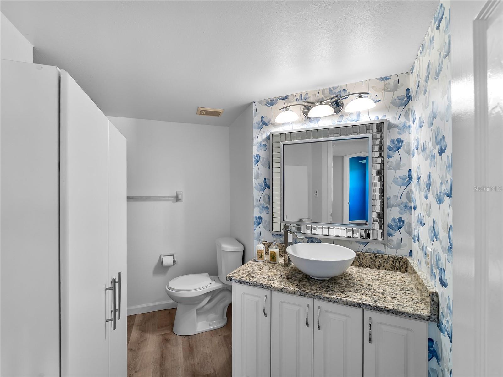 Image 16 of 18 For 19505 Quesada Avenue O204