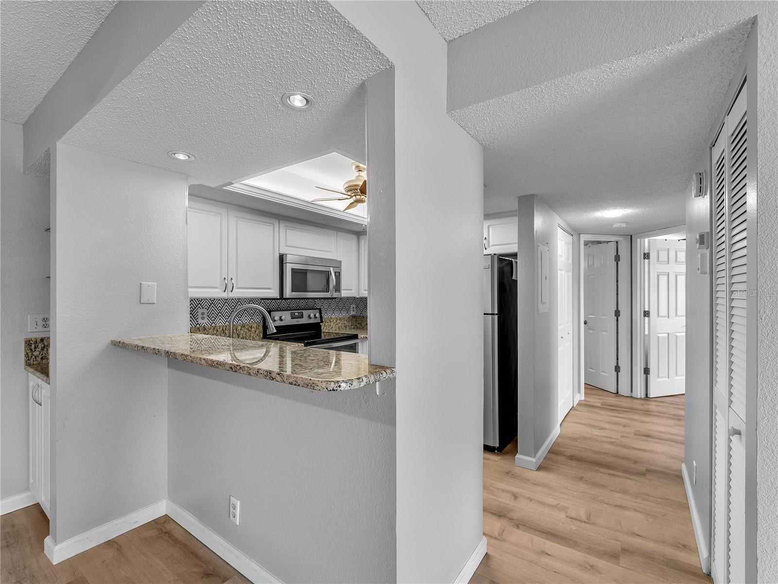 Image 7 of 18 For 19505 Quesada Avenue O204