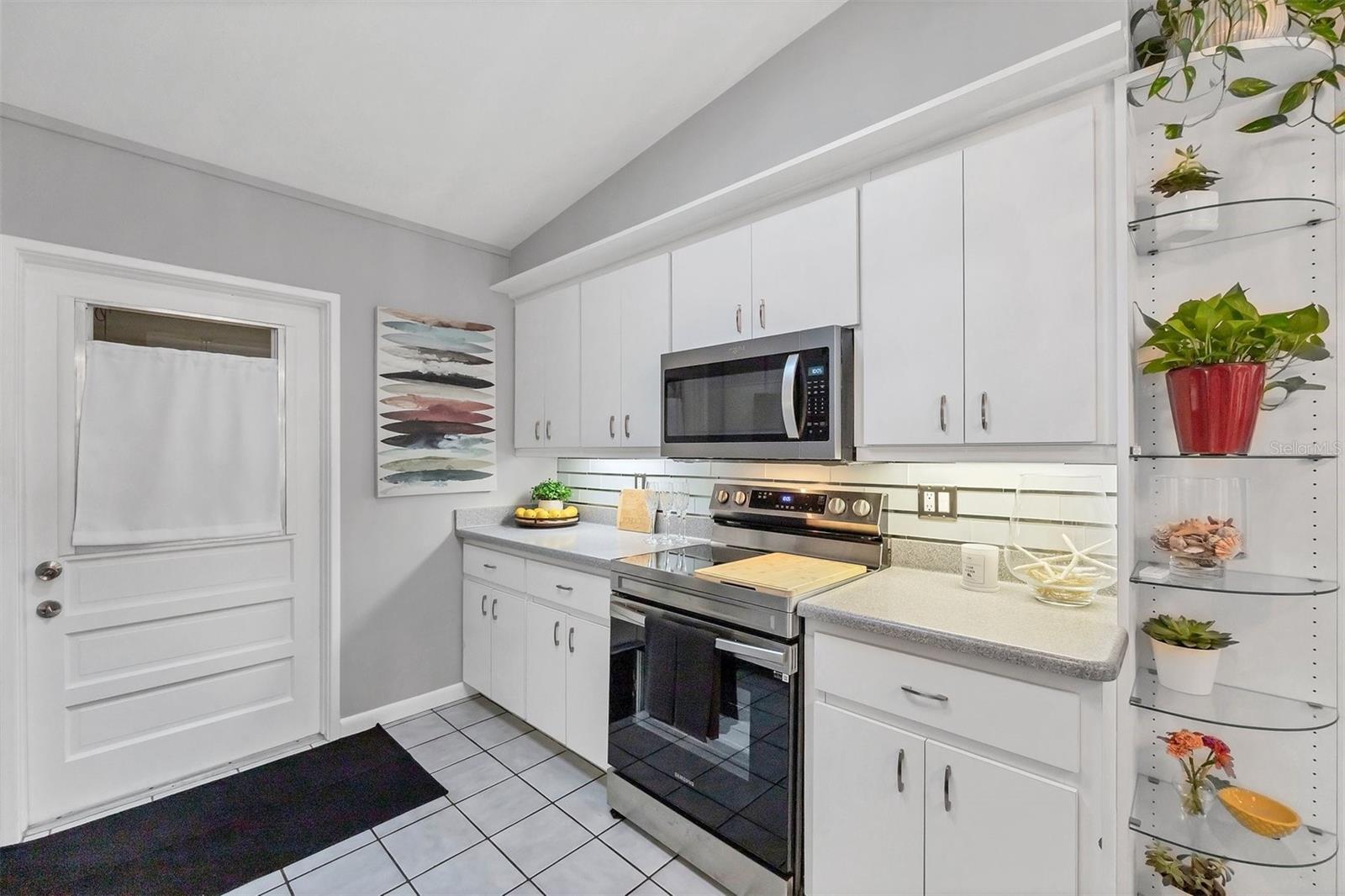 Image 11 of 48 For 636 Cadiz Road