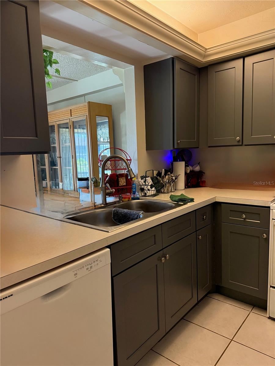 Image 11 of 41 For 1220 46th Street 101