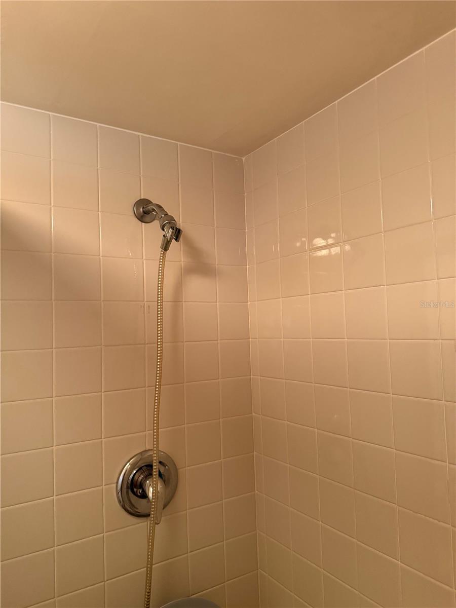 Image 28 of 41 For 1220 46th Street 101